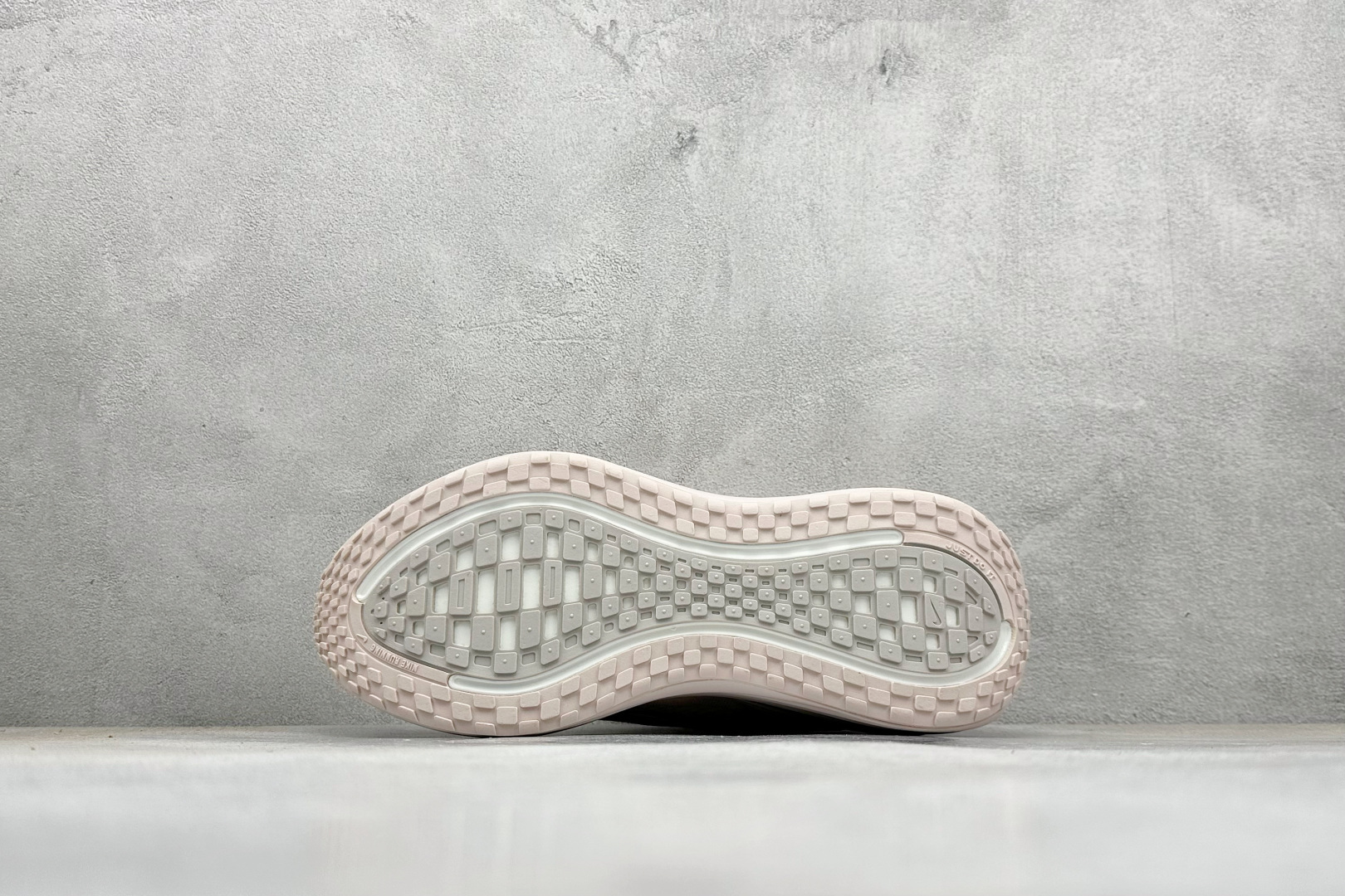 Nike Air Zoom Vomero Plus 耐克网面厚底气垫跑鞋 HV8154-603 Nike Air Zoom Vomero Plus 耐克网面厚底气垫跑鞋 HV8154-603