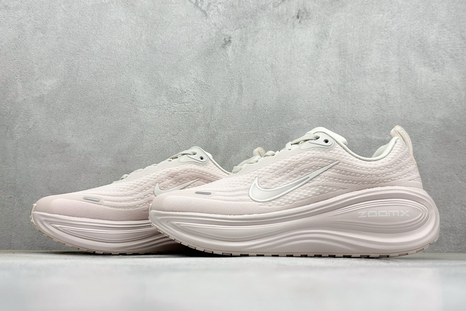 Nike Air Zoom Vomero Plus 耐克网面厚底气垫跑鞋 HV8154-603 Nike Air Zoom Vomero Plus 耐克网面厚底气垫跑鞋 HV8154-603