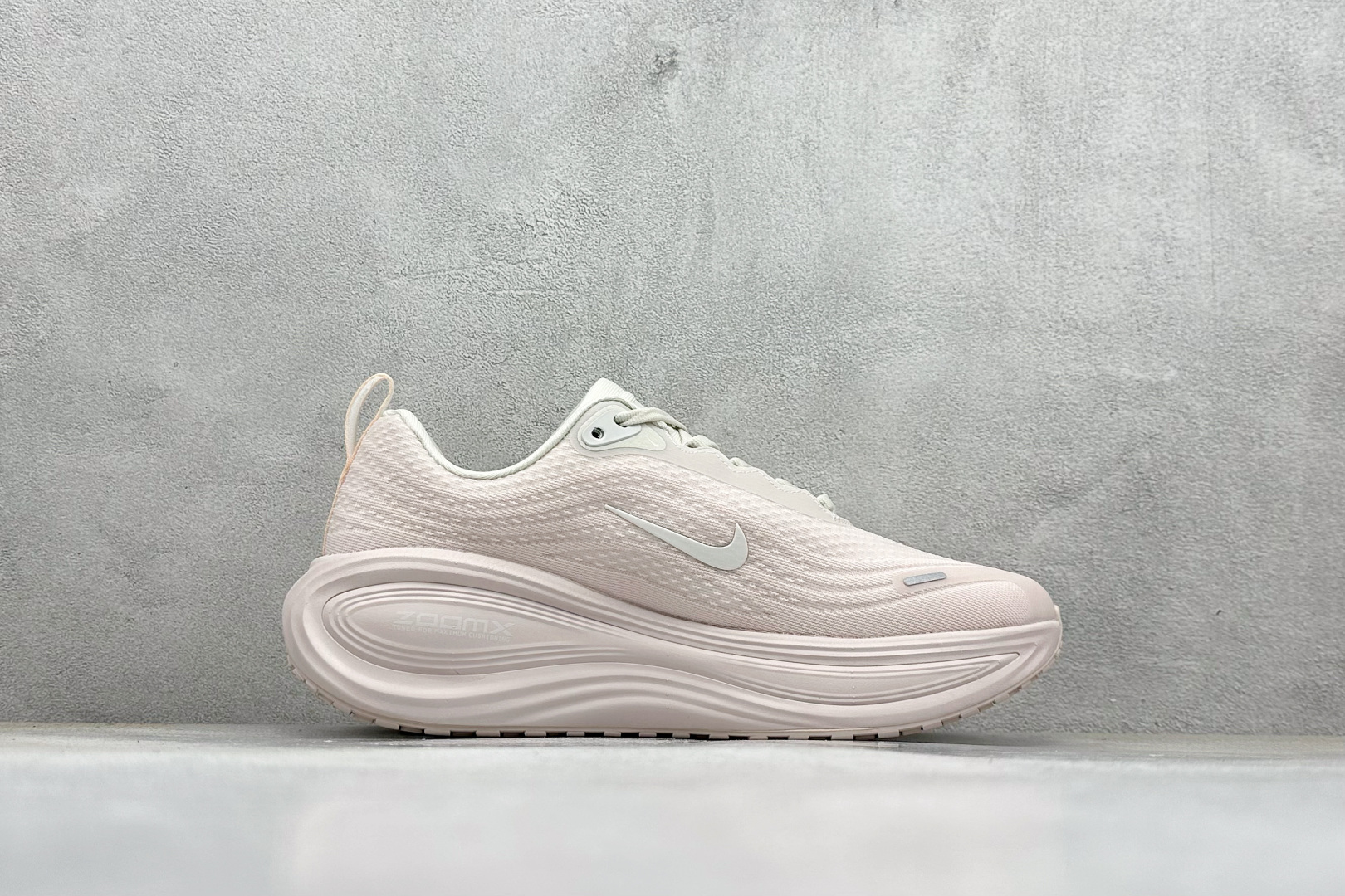 Nike Air Zoom Vomero Plus 耐克网面厚底气垫跑鞋 HV8154-603 Nike Air Zoom Vomero Plus 耐克网面厚底气垫跑鞋 HV8154-603