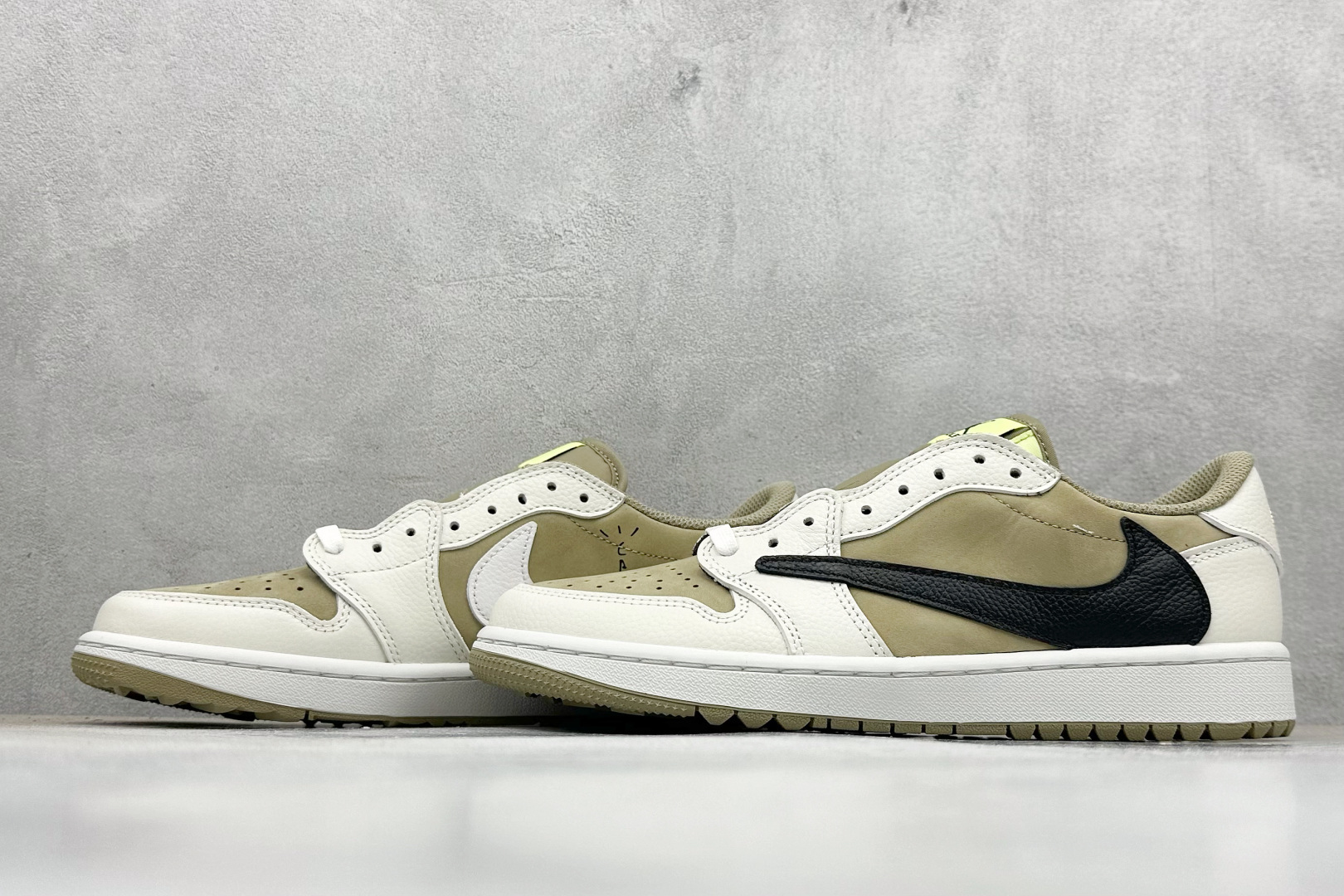 新F版Fragment x TS x Air Jordan 1 Low 三方联名低帮倒勾板鞋 FZ3124-200