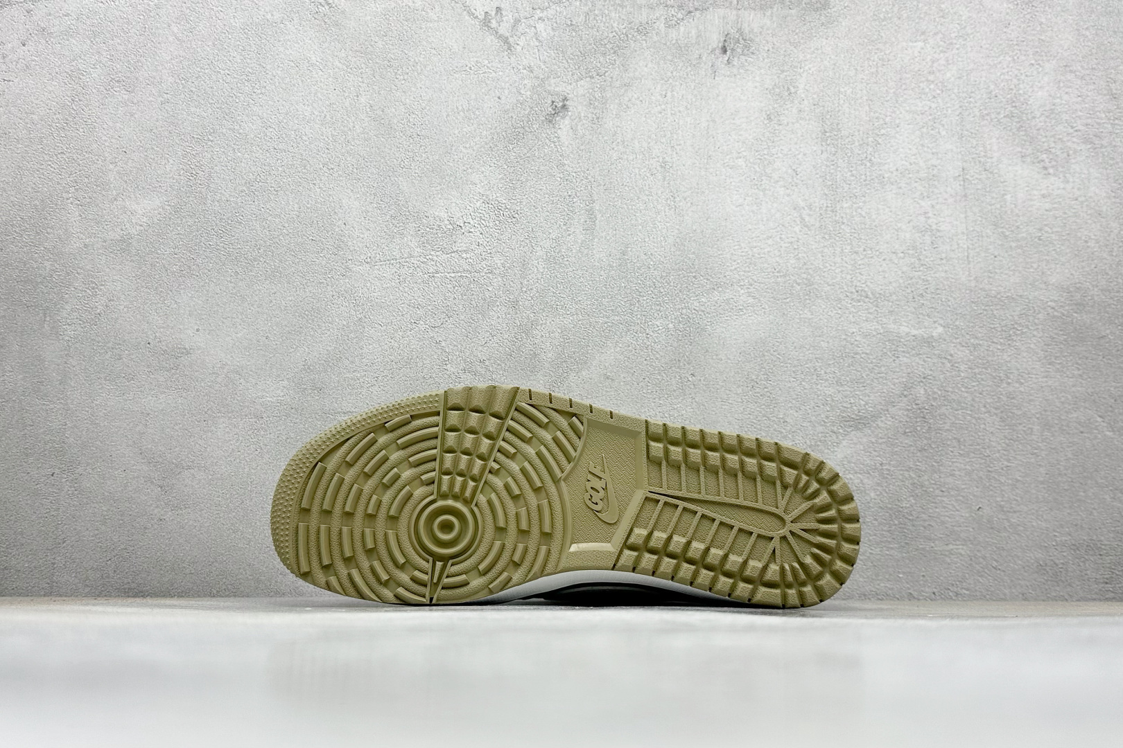 新F版Fragment x TS x Air Jordan 1 Low 三方联名低帮倒勾板鞋 FZ3124-200