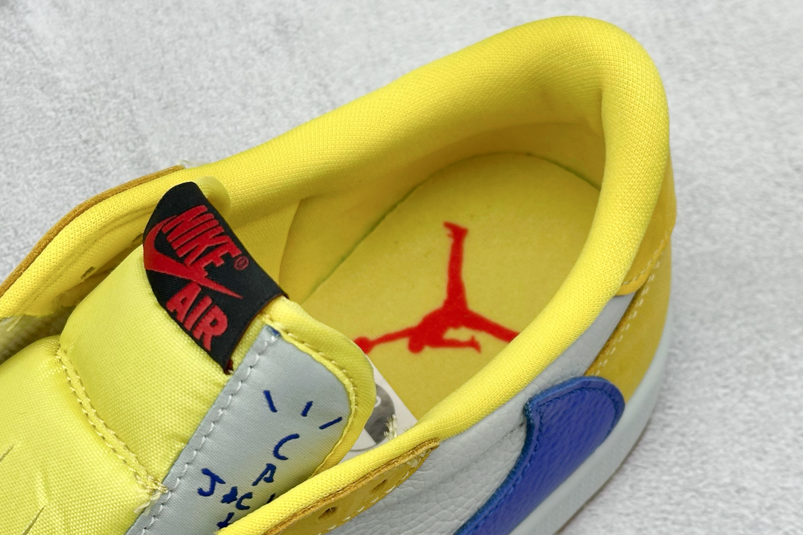 新F版Fragment x TS x Air Jordan 1 Low 三方联名低帮倒勾板鞋 DZ4137-700
