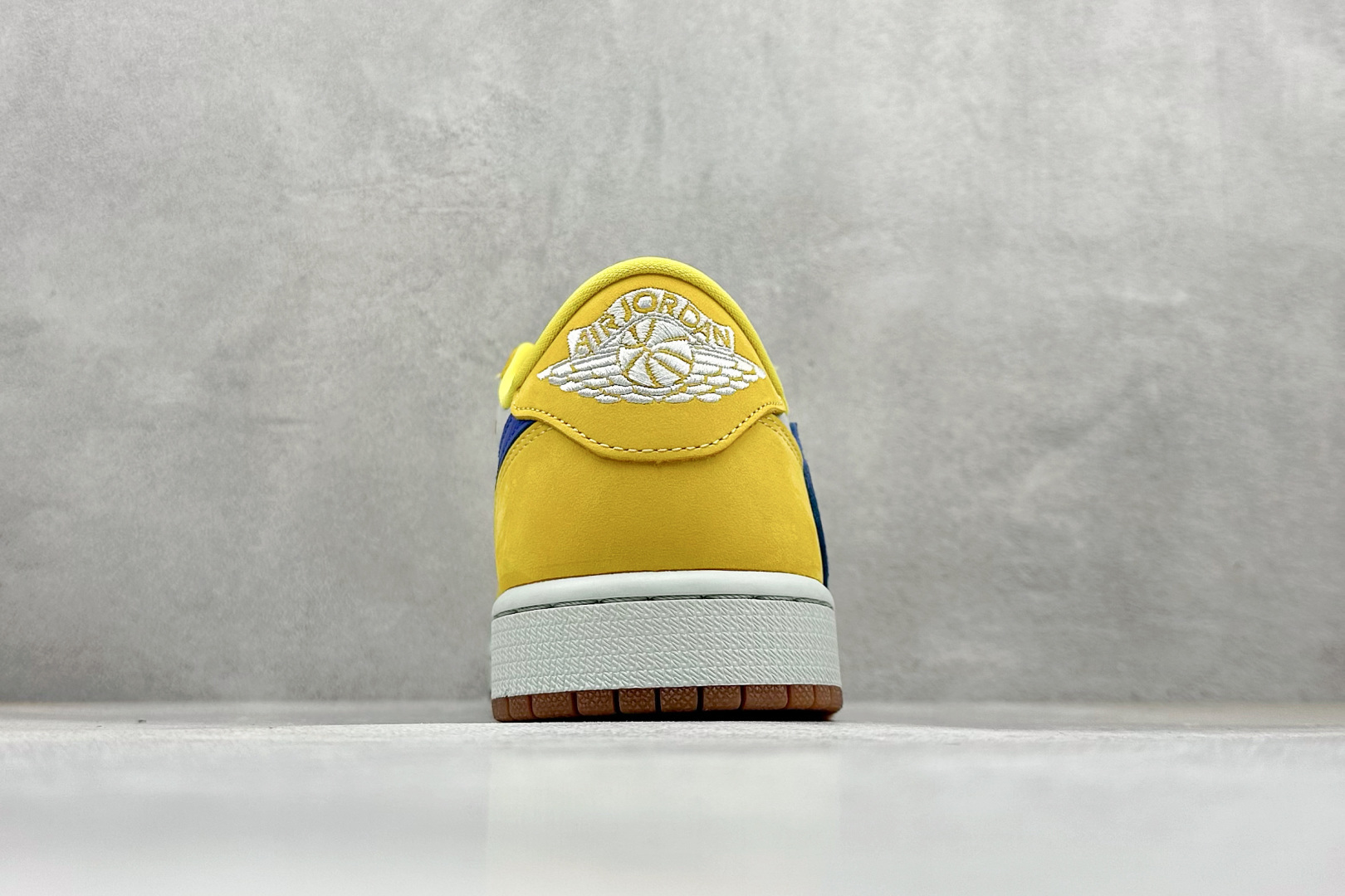 新F版Fragment x TS x Air Jordan 1 Low 三方联名低帮倒勾板鞋 DZ4137-700