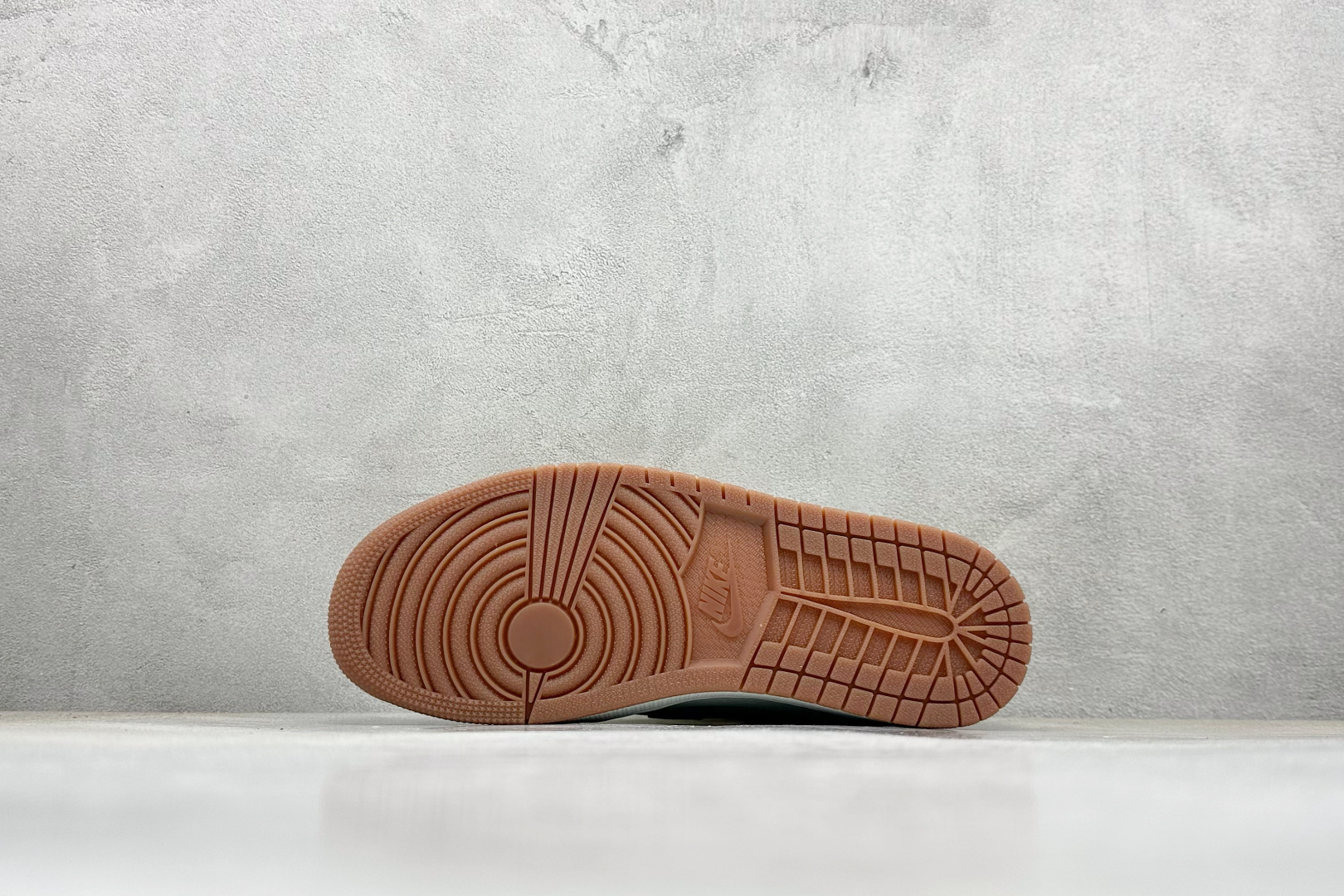 新F版Fragment x TS x Air Jordan 1 Low 三方联名低帮倒勾板鞋 DZ4137-700