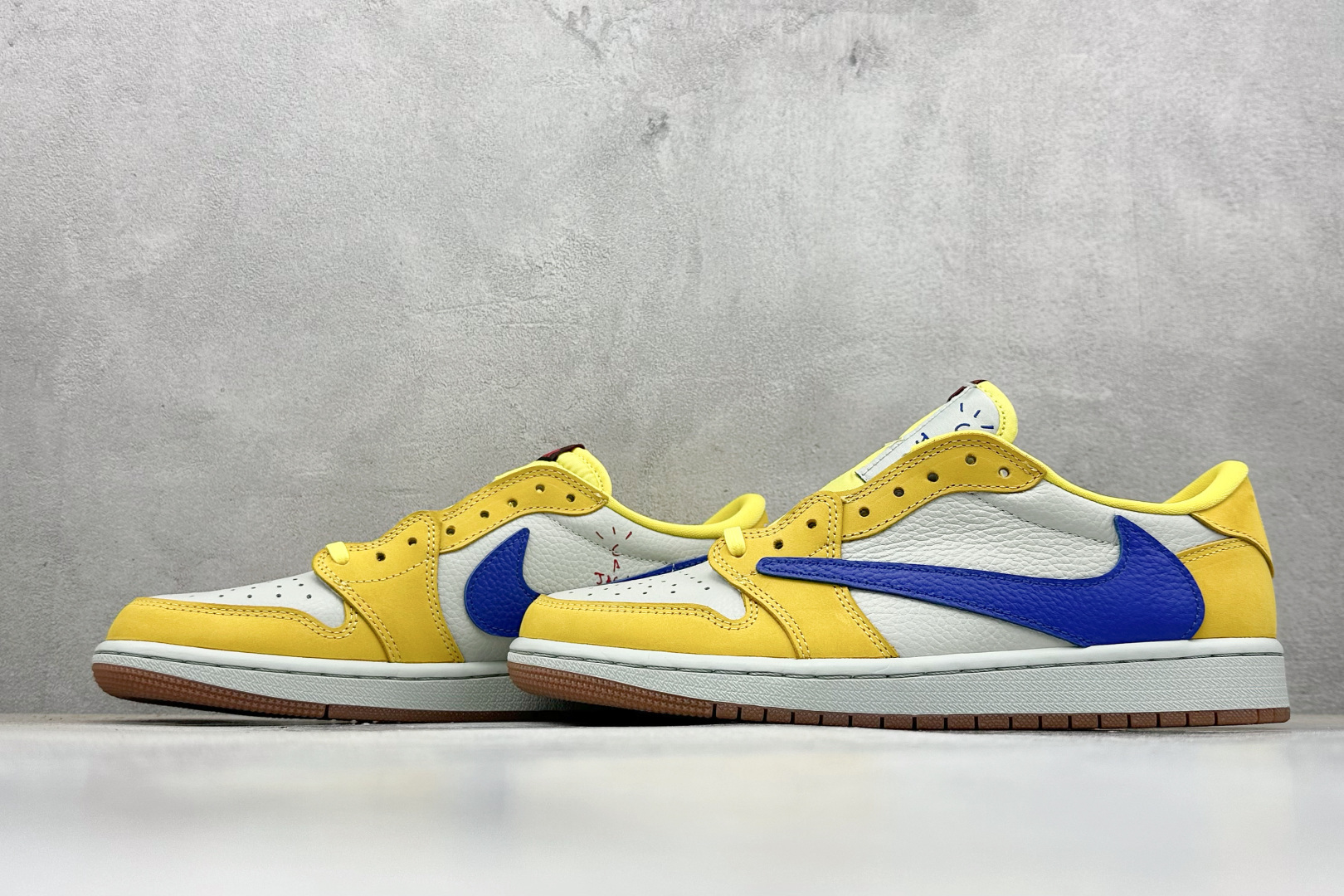 新F版Fragment x TS x Air Jordan 1 Low 三方联名低帮倒勾板鞋 DZ4137-700