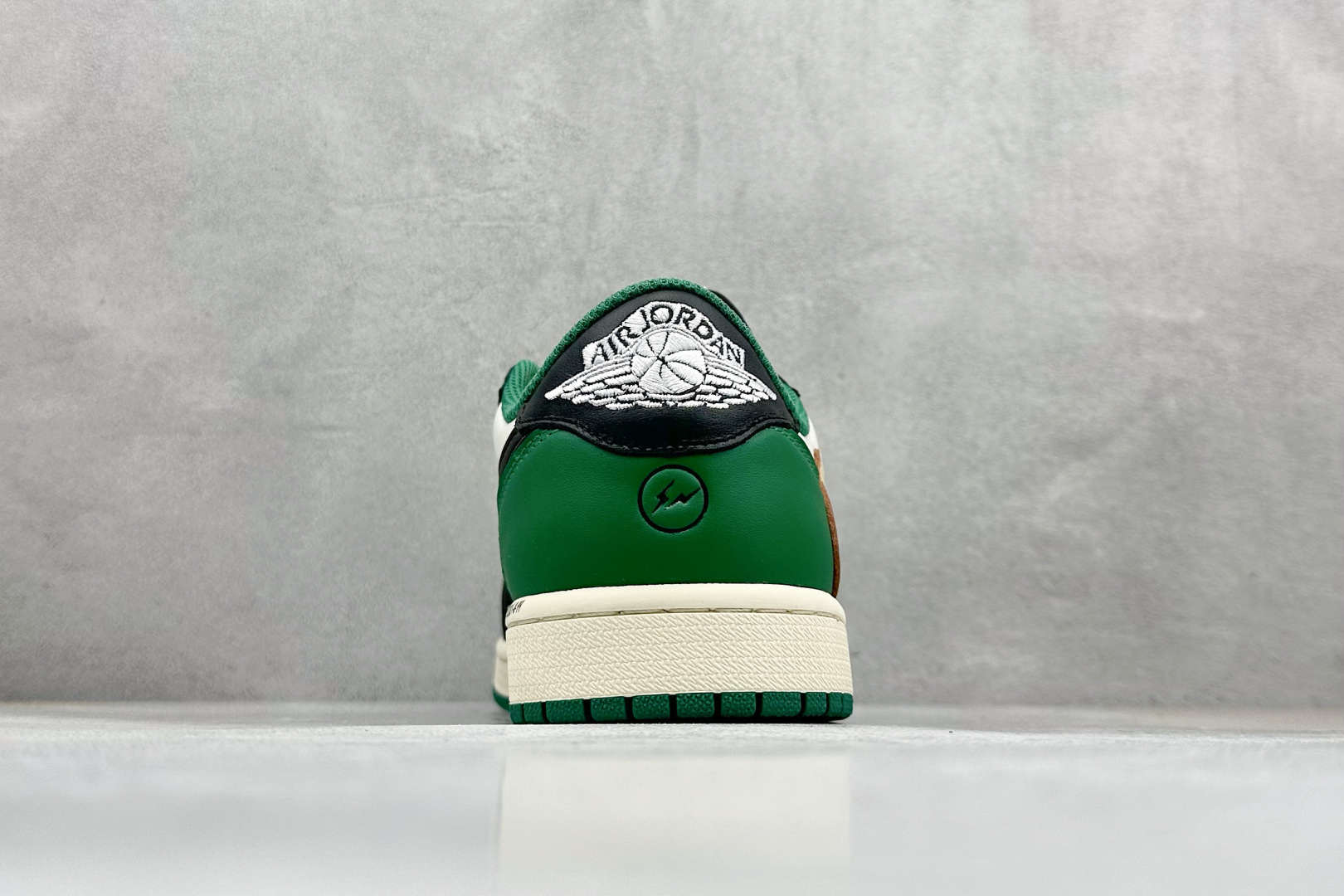 新F版Fragment x TS x Air Jordan 1 Low 三方联名低帮倒勾板鞋 DM7866-128