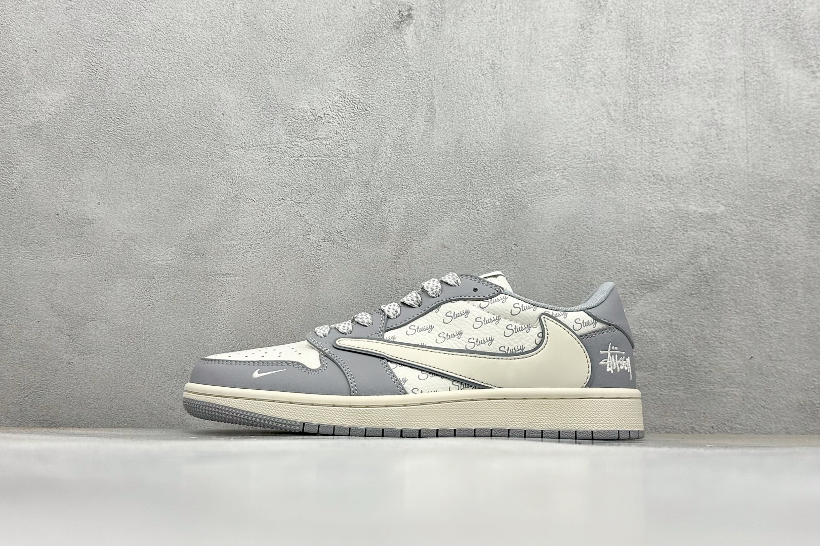 XC版Travis Scott x Fragment Design x Jordan Air Jordan 1 Low SP “斯图西联名——星光灰” CS5288-500 XC版Travis Scott x Fragment Design x Jordan Air Jordan 1 Low SP “斯图西联名——星光灰” CS5288-500