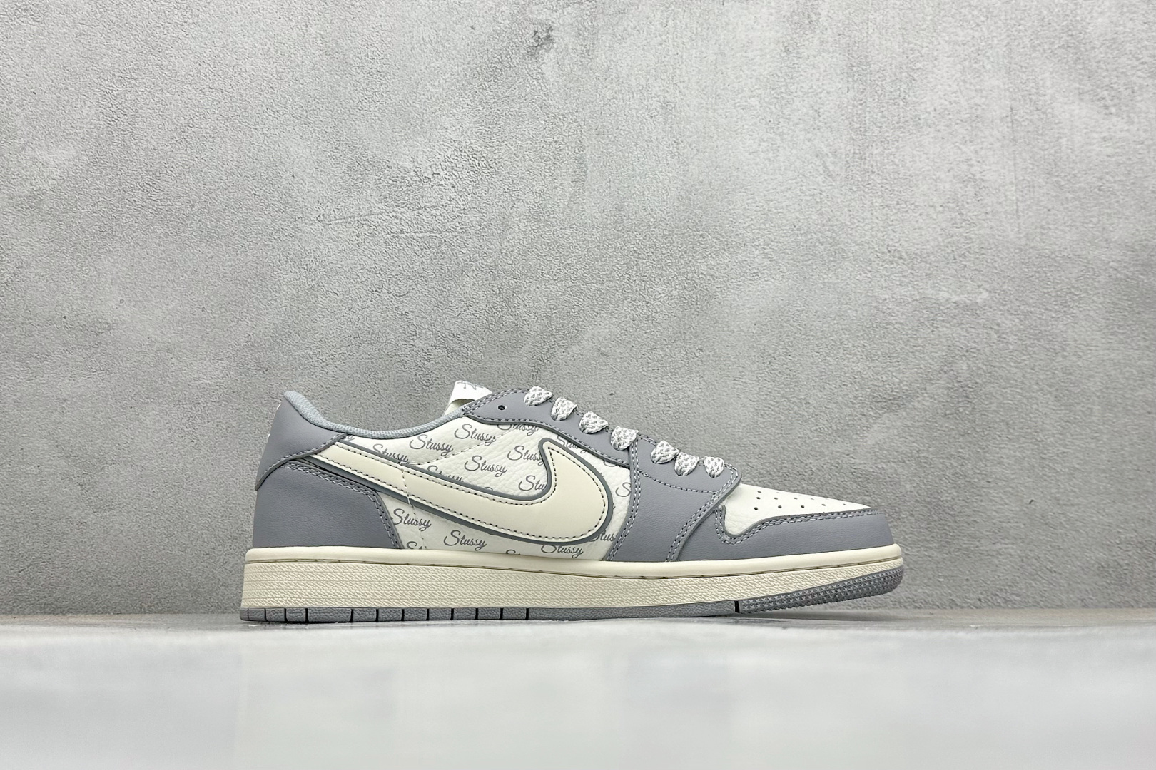 XC版Travis Scott x Fragment Design x Jordan Air Jordan 1 Low SP “斯图西联名——星光灰” CS5288-500 XC版Travis Scott x Fragment Design x Jordan Air Jordan 1 Low SP “斯图西联名——星光灰” CS5288-500