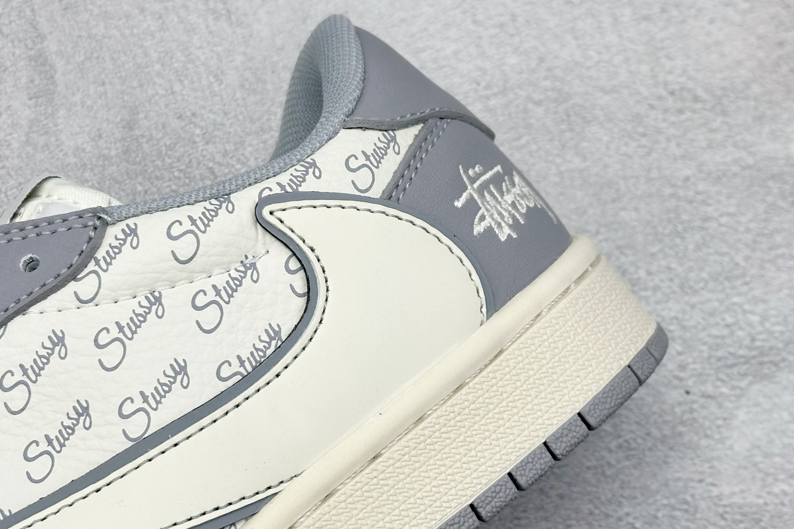 XC版Travis Scott x Fragment Design x Jordan Air Jordan 1 Low SP “斯图西联名——星光灰” CS5288-500 XC版Travis Scott x Fragment Design x Jordan Air Jordan 1 Low SP “斯图西联名——星光灰” CS5288-500