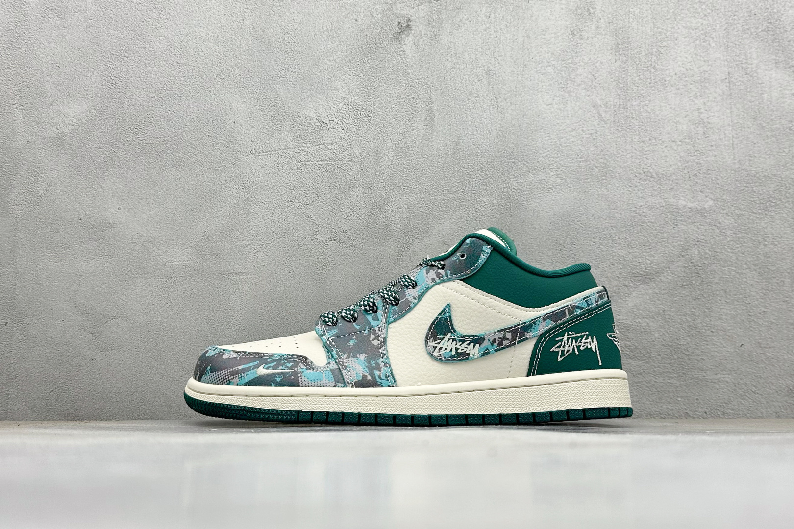 XC版Nike Jordan Air Jordan 1“斯图西联名——狂野绿” 高端定制 低帮 复古 减震 防滑 耐磨 篮球鞋 QG1988-012