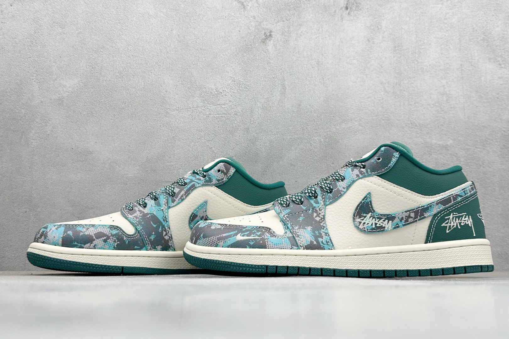 XC版Nike Jordan Air Jordan 1“斯图西联名——狂野绿” 高端定制 低帮 复古 减震 防滑 耐磨 篮球鞋 QG1988-012