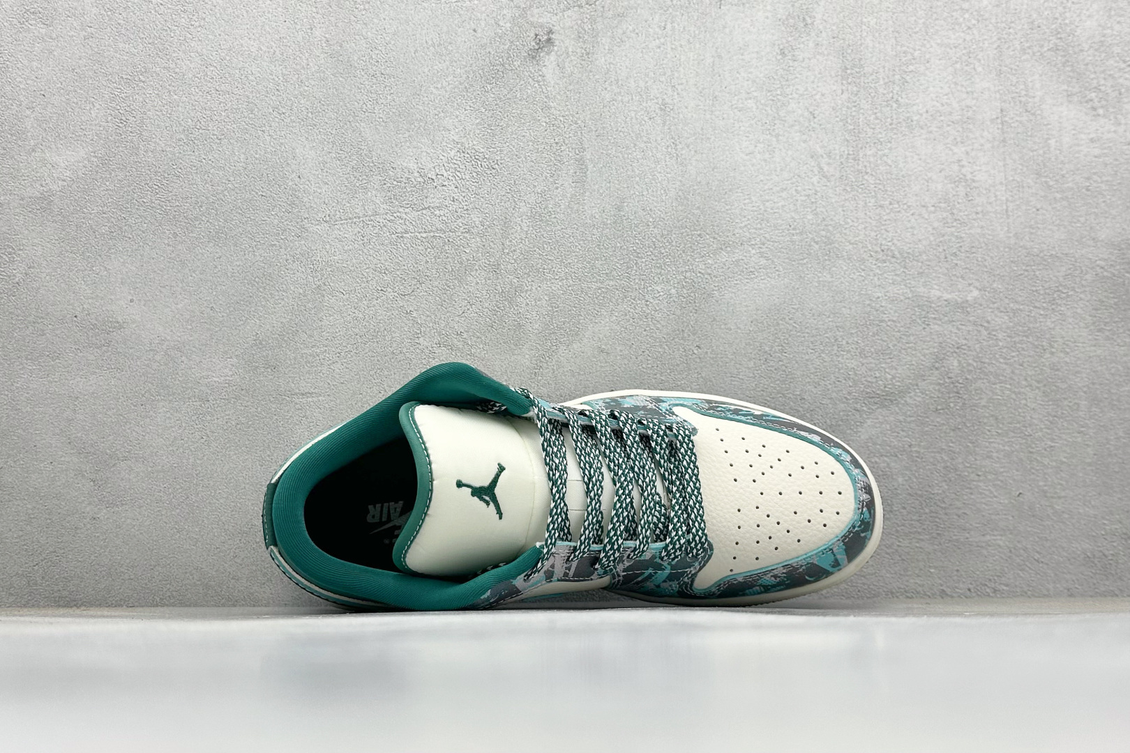 XC版Nike Jordan Air Jordan 1“斯图西联名——狂野绿” 高端定制 低帮 复古 减震 防滑 耐磨 篮球鞋 QG1988-012