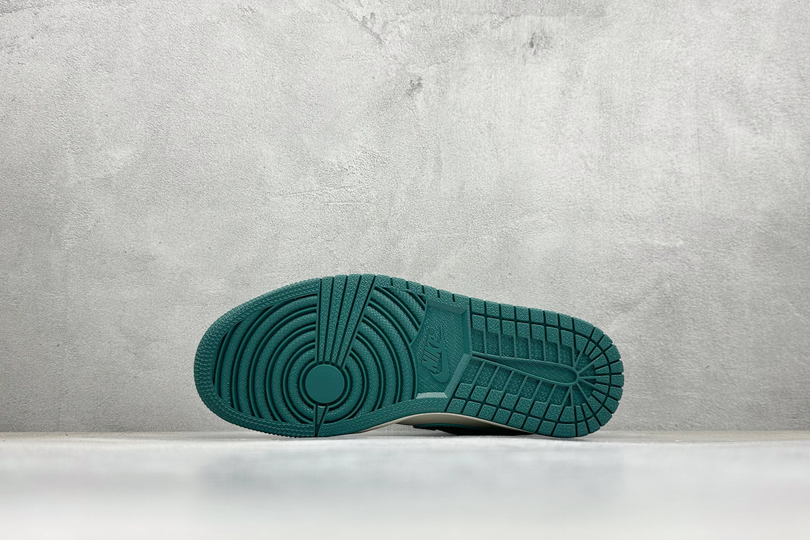 XC版Nike Jordan Air Jordan 1“斯图西联名——狂野绿” 高端定制 低帮 复古 减震 防滑 耐磨 篮球鞋 QG1988-012