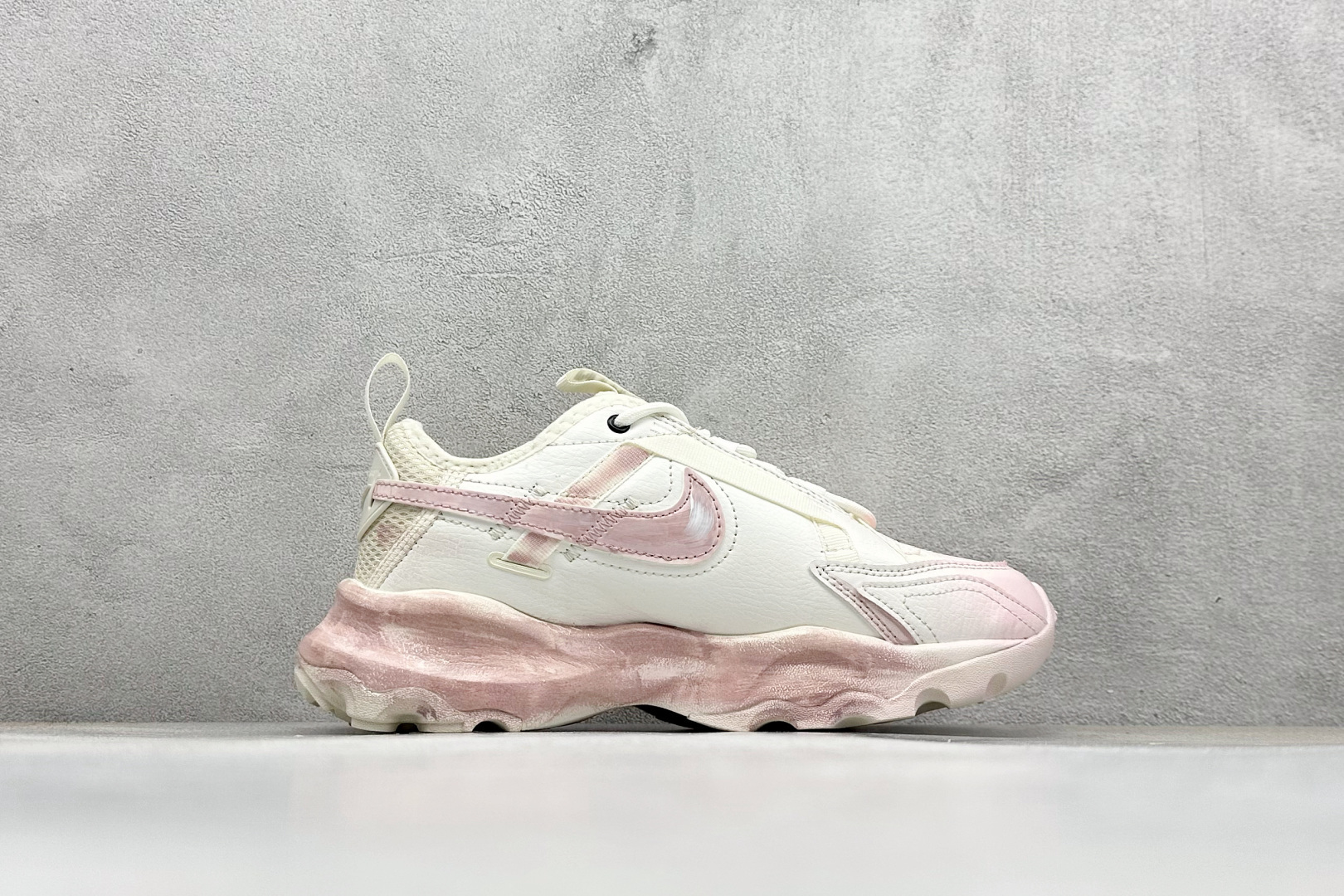 280 W NIKE TC 7900 新款老爹鞋 注入非凡时尚气息 塑就高雅外观 耐穿合成材质搭配柔软丝绒 DD9682-110-Chinese UA Cheap High Quatity Brand Clothes Bags handbags Sneakers wholesale wholesaler seller from China Factory suppliers Fashion Clothing Shoes best Quality Beautiful Price 280 W NIKE TC 7900 新款老爹鞋 注入非凡时尚气息 塑就高雅外观 耐穿合成材质搭配柔软丝绒 DD9682-110