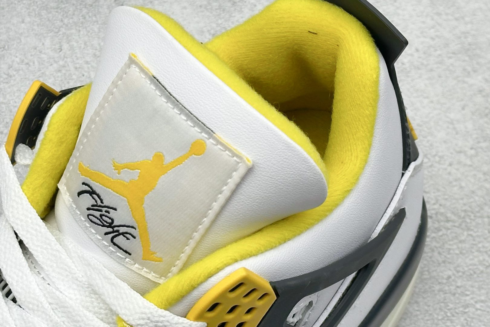 280 新F版Air Jordan AJ4 Retro 白黄 中帮篮球鞋 AQ9129-101