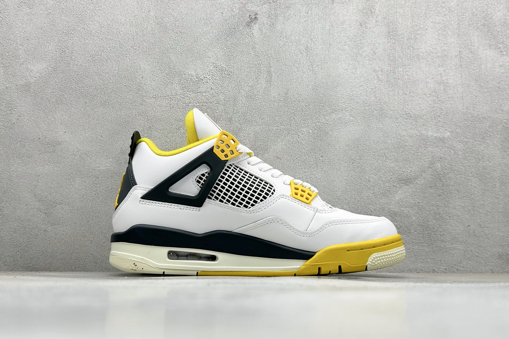 280 新F版Air Jordan AJ4 Retro 白黄 中帮篮球鞋 AQ9129-101