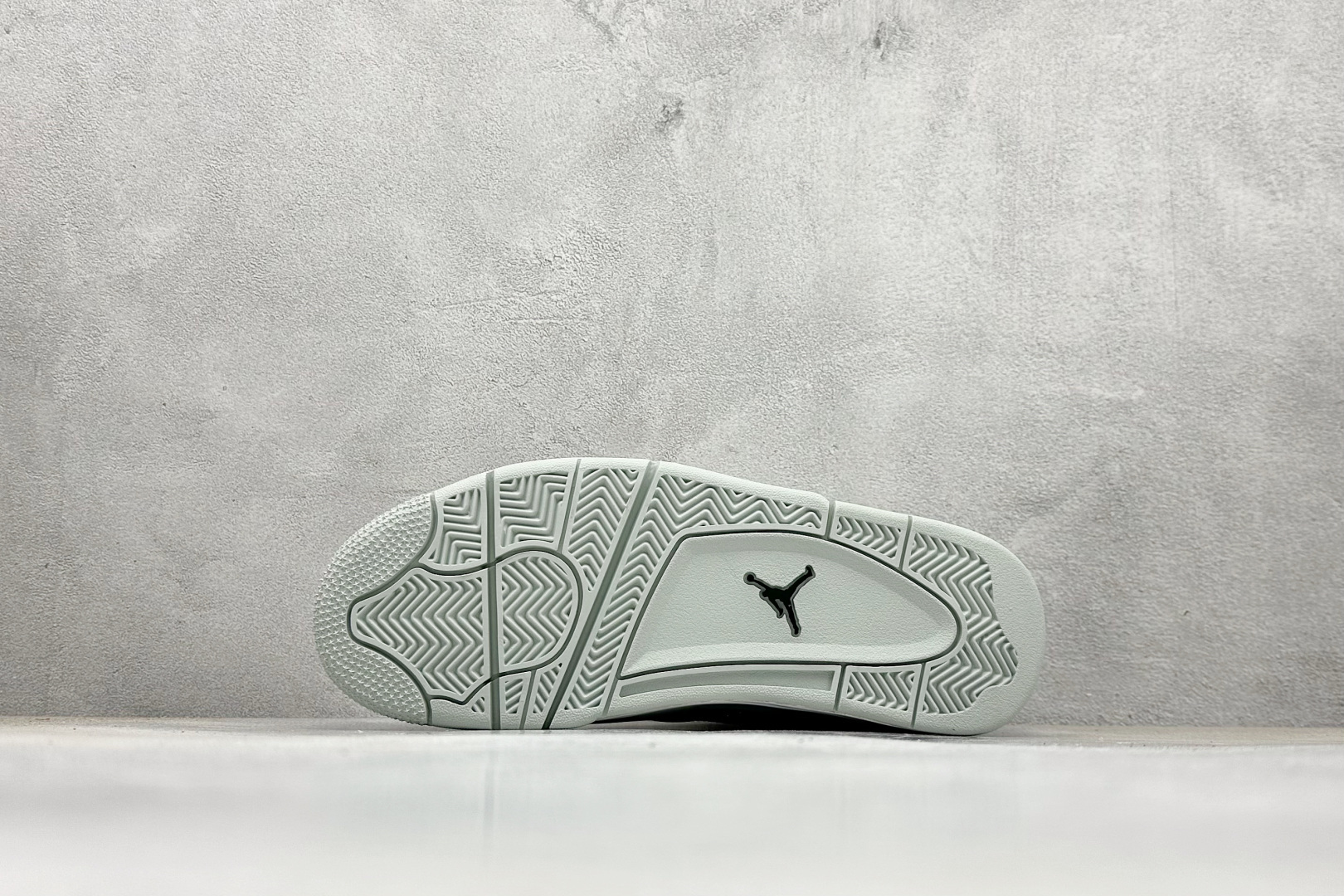 260 新F版Air Jordan AJ4 白银 低帮复古篮球鞋 HV5972-101