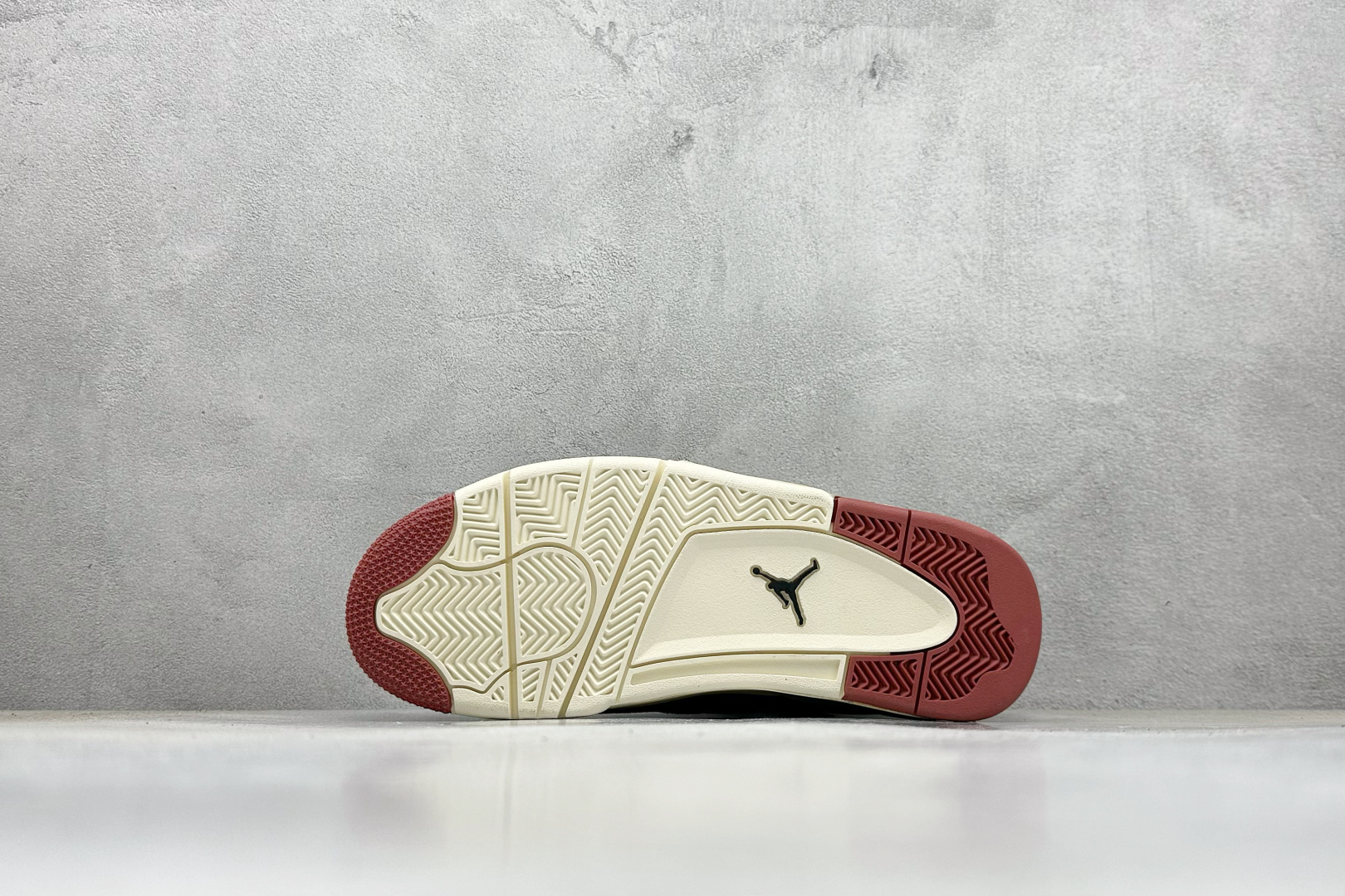 260 新F版Air Jordan AJ4 熊猫 低帮复古篮球鞋 FQ7939-100