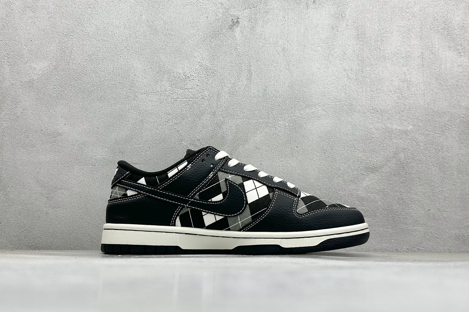SC版Nike SB Dunk Low LV联名 黑白网格 低帮休闲板鞋 SC0601-460