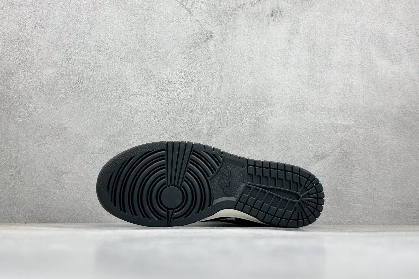 SC版Nike SB Dunk Low LV联名 黑白网格 低帮休闲板鞋 SC0601-460