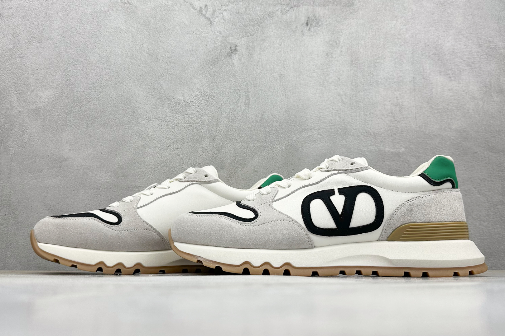 Valentino华伦天奴男鞋 舒适系带跑鞋低帮生活运动休闲鞋-High Quatity Cheap Brand wholesale wholesaler seller Clothes Bags handbags Sneakers Top Fashion Clothing Shoes from China Factory Chinese suppliers best Quality Beautiful Price Valentino华伦天奴男鞋 舒适系带跑鞋低帮生活运动休闲鞋