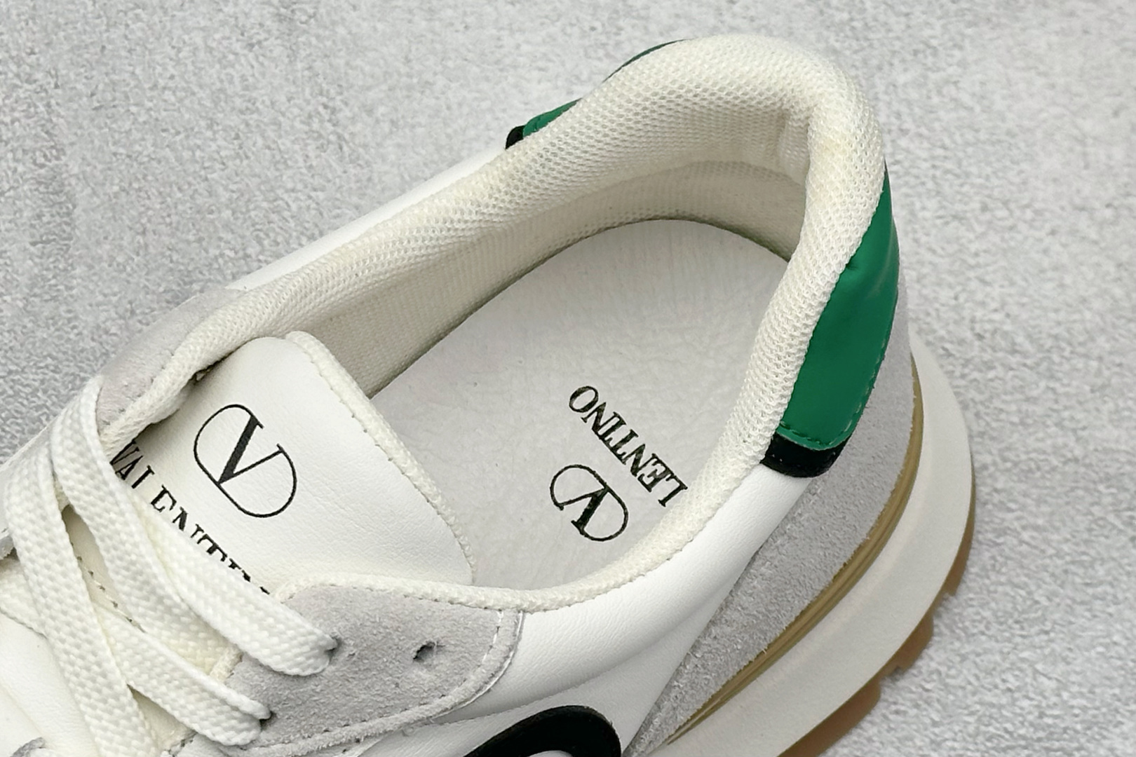 Valentino华伦天奴男鞋 舒适系带跑鞋低帮生活运动休闲鞋-High Quatity Cheap Brand wholesale wholesaler seller Clothes Bags handbags Sneakers Top Fashion Clothing Shoes from China Factory Chinese suppliers best Quality Beautiful Price Valentino华伦天奴男鞋 舒适系带跑鞋低帮生活运动休闲鞋