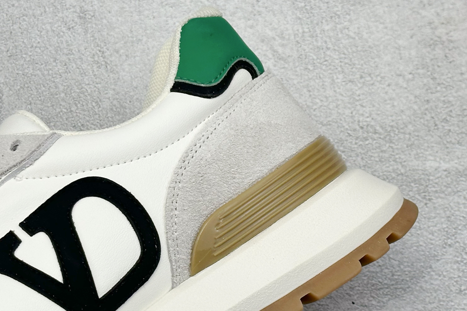 Valentino华伦天奴男鞋 舒适系带跑鞋低帮生活运动休闲鞋-High Quatity Cheap Brand wholesale wholesaler seller Clothes Bags handbags Sneakers Top Fashion Clothing Shoes from China Factory Chinese suppliers best Quality Beautiful Price Valentino华伦天奴男鞋 舒适系带跑鞋低帮生活运动休闲鞋