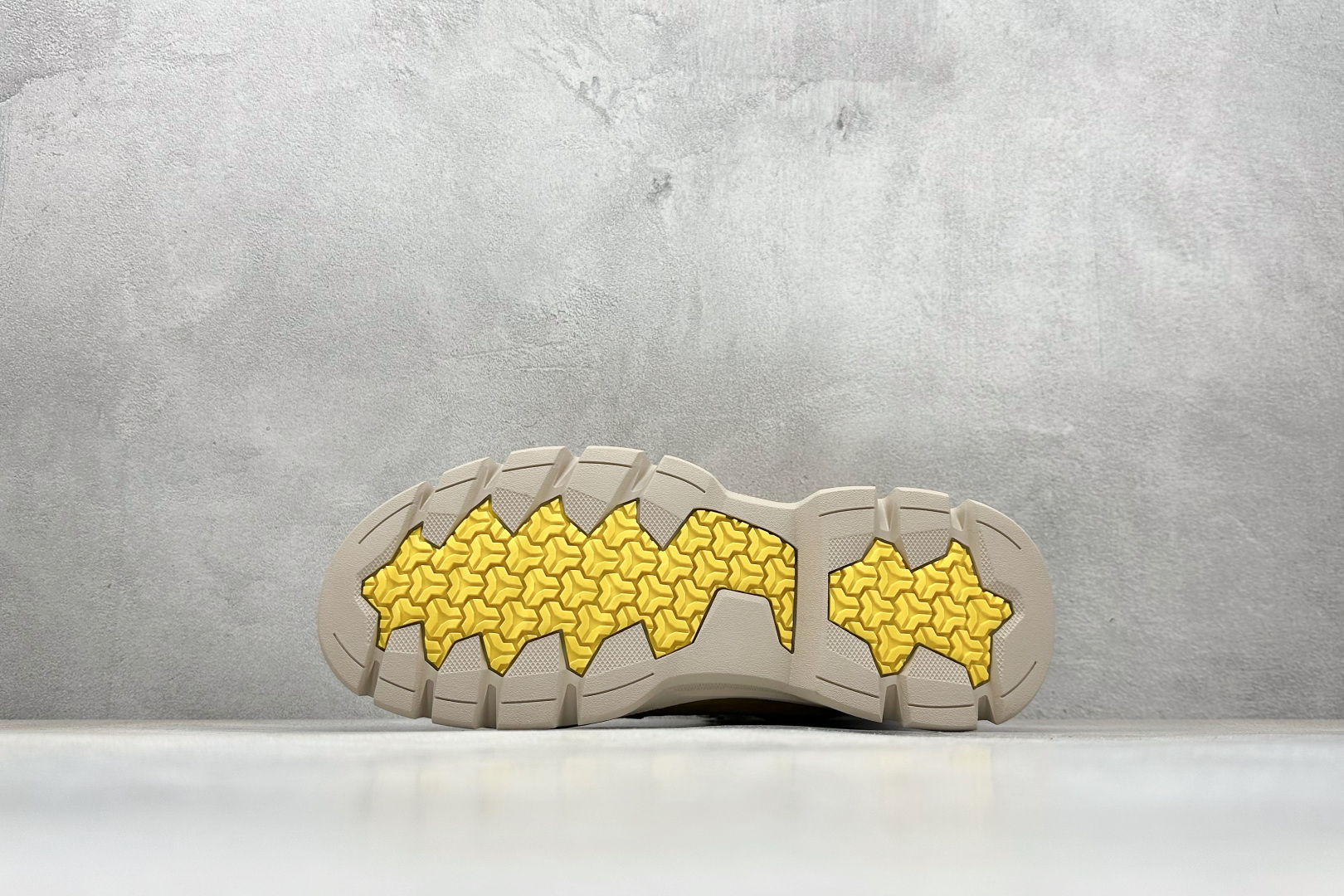 280 UGG Tasman Weather Hybrid 塔斯曼混合系列中帮轻量休闲马丁靴