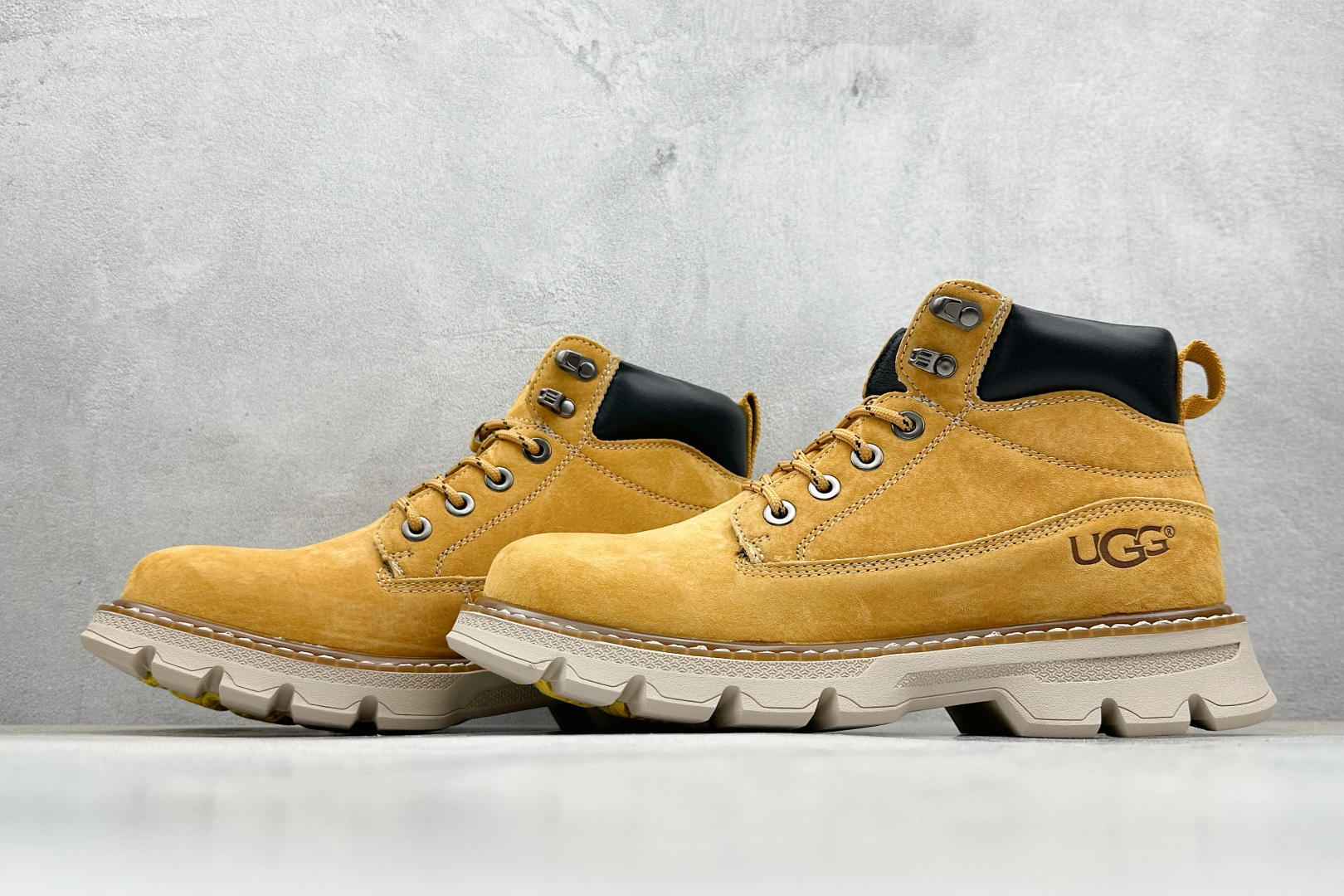 280 UGG Tasman Weather Hybrid 塔斯曼混合系列中帮轻量休闲马丁靴