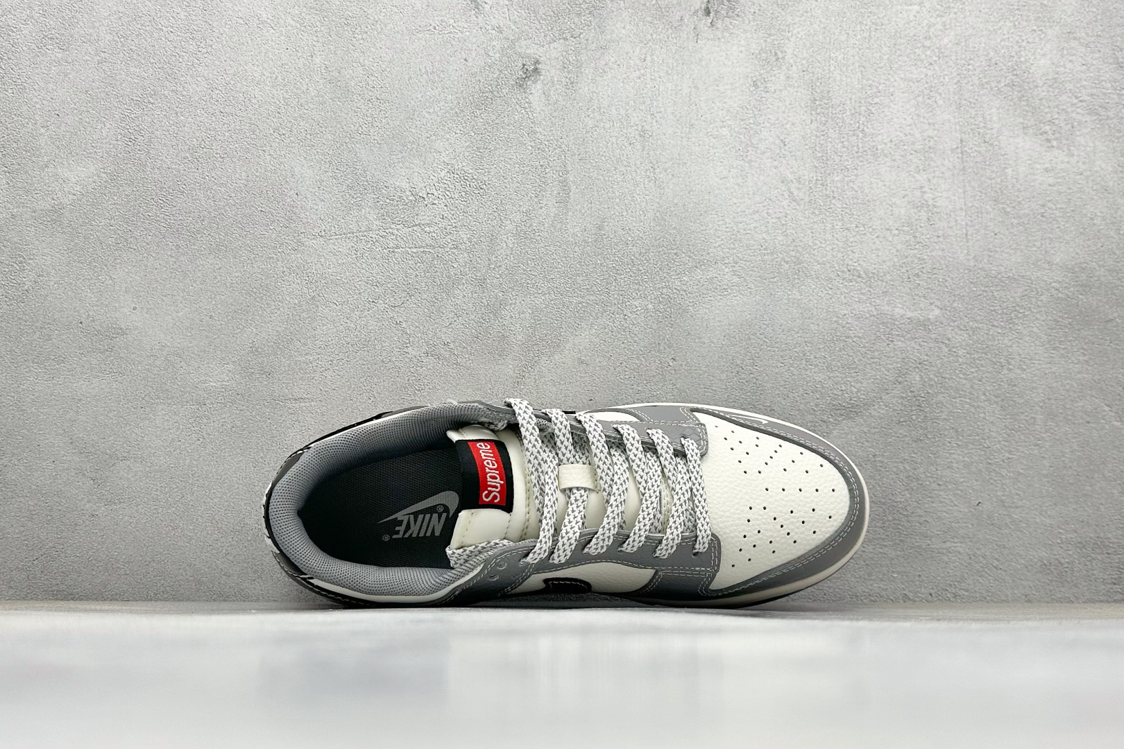 240 Nike SB Dunk Low x Superme 灰白小勾 HS2506-235