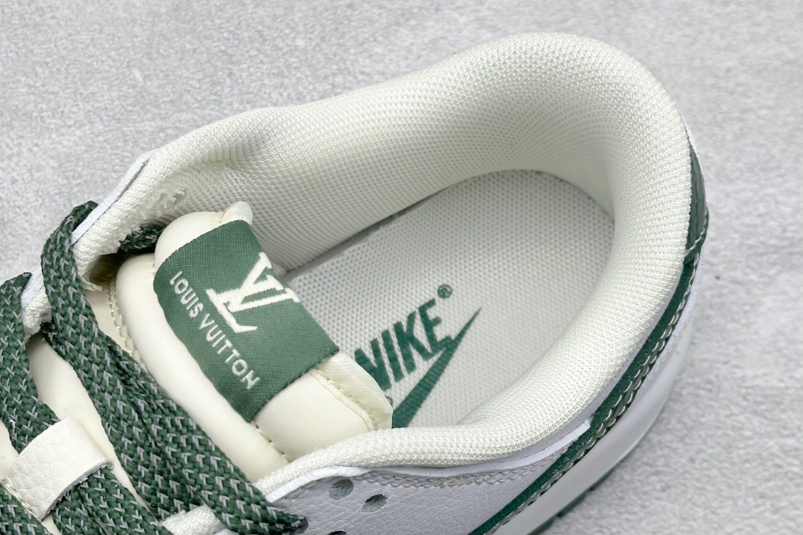 240 Nike SB Dunk Low x Louis Vuitton 白绿小勾 HS2506-214-Chinese UA Cheap High Quatity Brand Clothes Bags handbags Sneakers wholesale wholesaler seller from China Factory suppliers Fashion Clothing Shoes best Quality Beautiful Price 240 Nike SB Dunk Low x Louis Vuitton 白绿小勾 HS2506-214