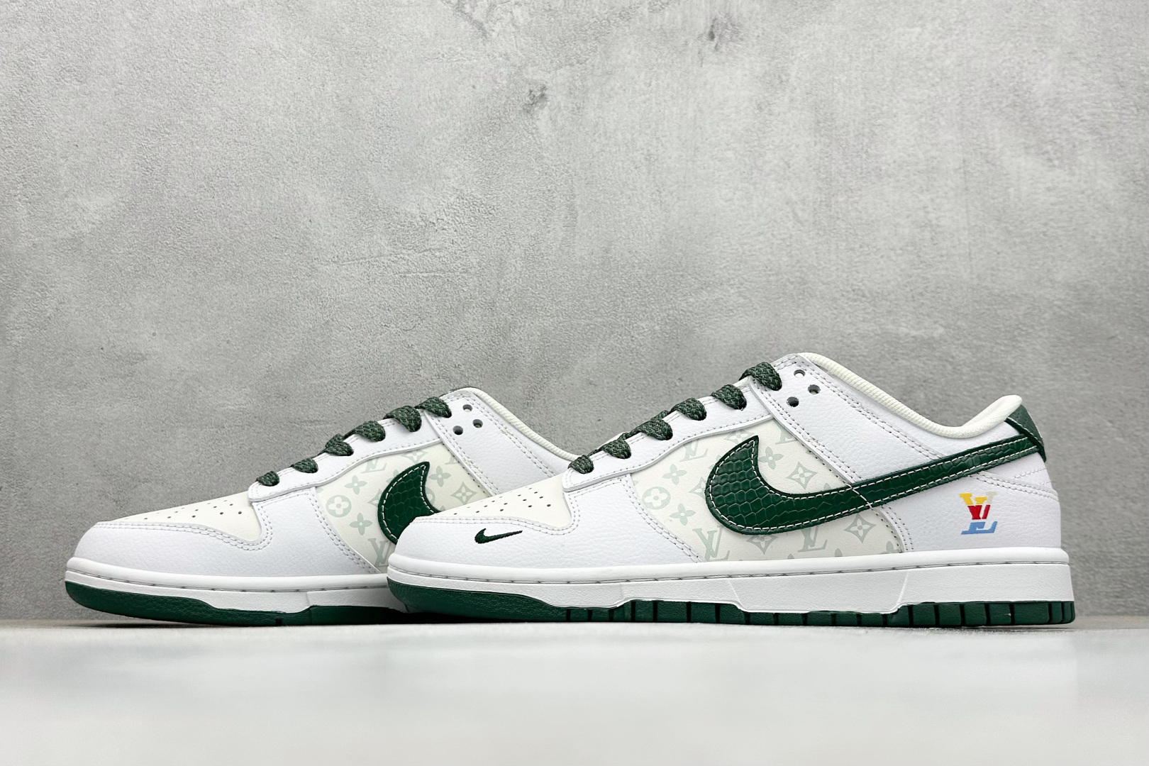 240 Nike SB Dunk Low x Louis Vuitton 白绿小勾 HS2506-214-Chinese UA Cheap High Quatity Brand Clothes Bags handbags Sneakers wholesale wholesaler seller from China Factory suppliers Fashion Clothing Shoes best Quality Beautiful Price 240 Nike SB Dunk Low x Louis Vuitton 白绿小勾 HS2506-214