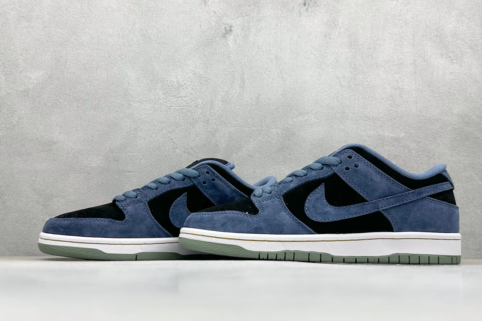 220 K版Nike Dunk SB “Smile” 绒面革 蓝黑 HF3063-002