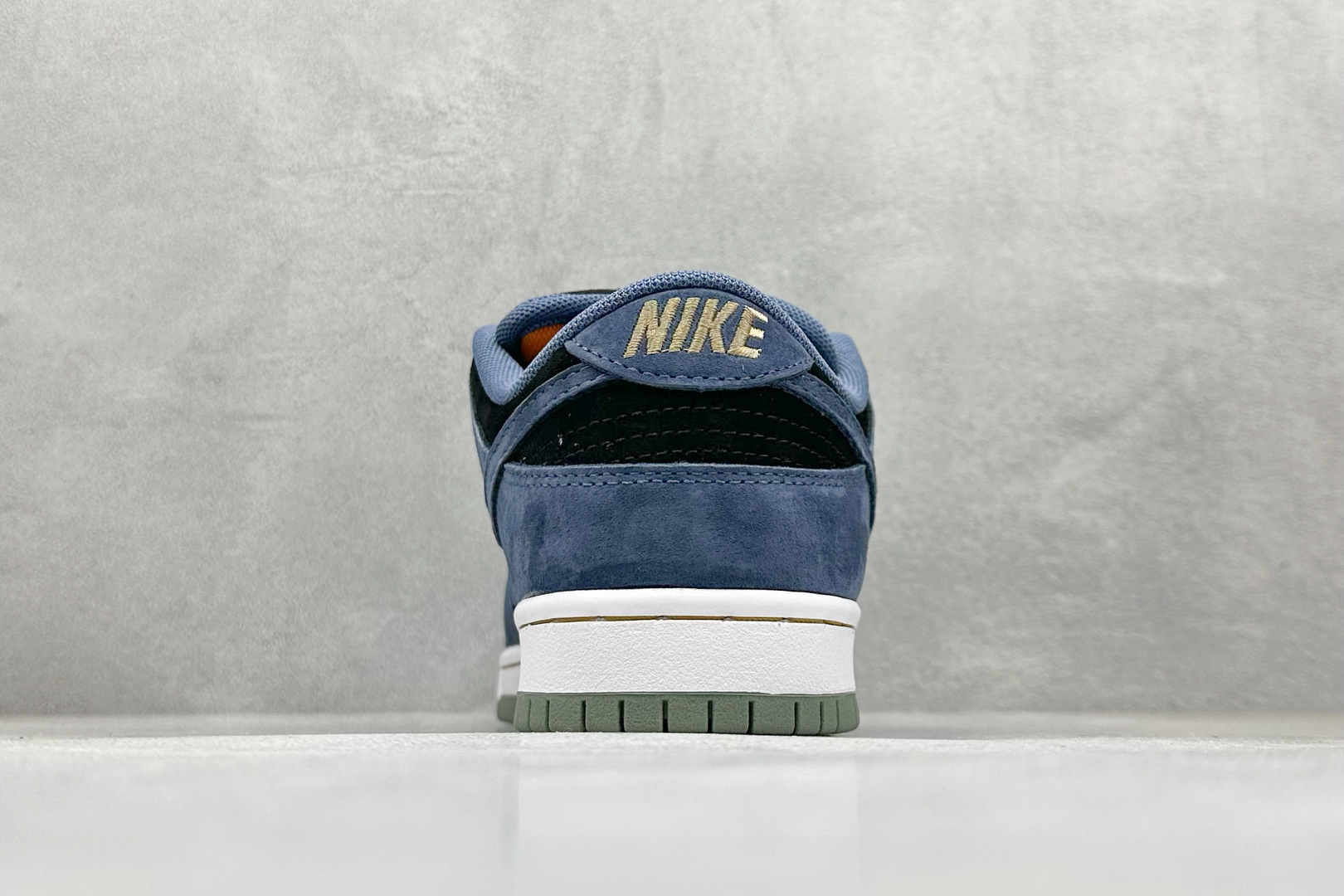 220 K版Nike Dunk SB “Smile” 绒面革 蓝黑 HF3063-002