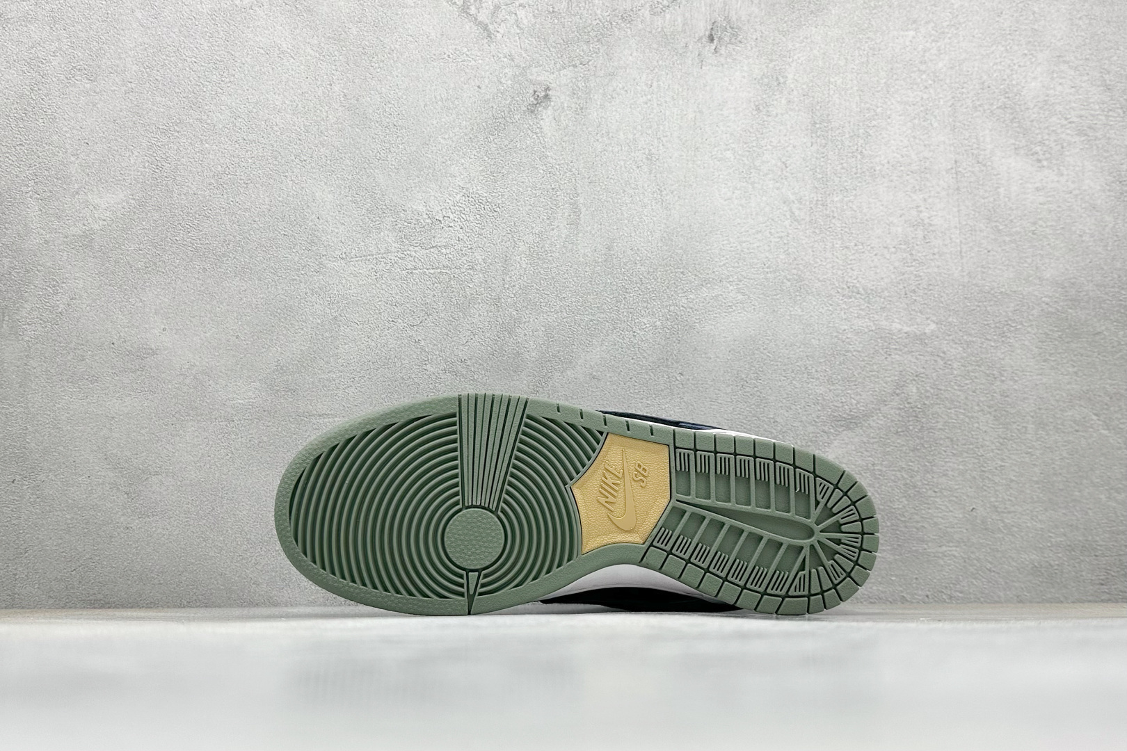 220 K版Nike Dunk SB “Smile” 绒面革 蓝黑 HF3063-002