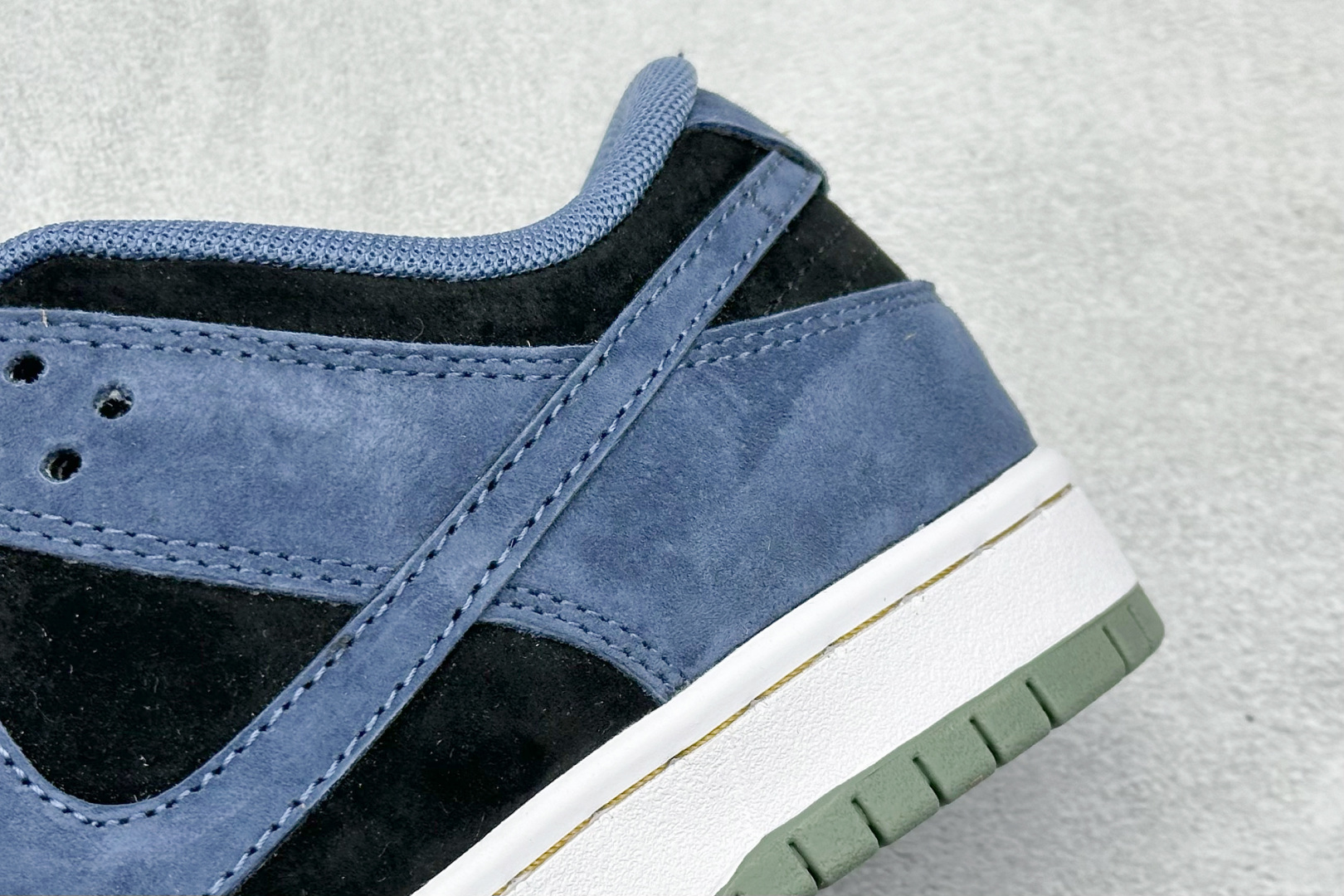 220 K版Nike Dunk SB “Smile” 绒面革 蓝黑 HF3063-002