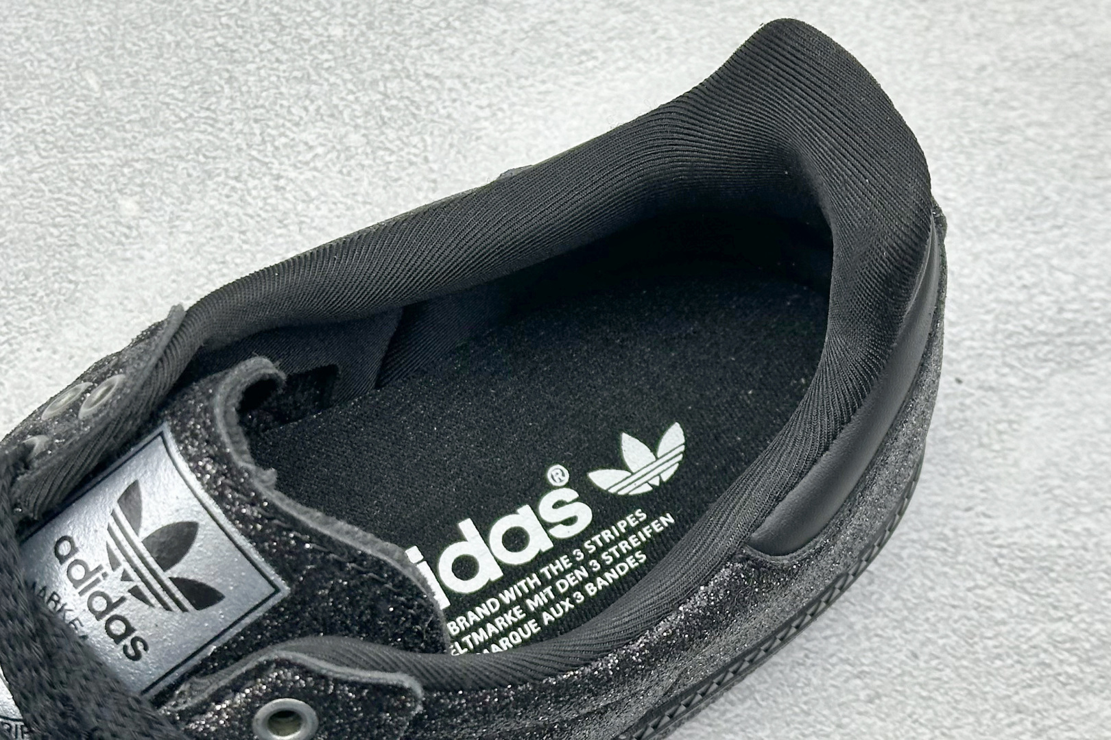 Adidas Originals Samba 阿迪达斯三叶草 桑巴舞系列绅士德训足球风百搭低帮休闲运动板鞋 KI6265