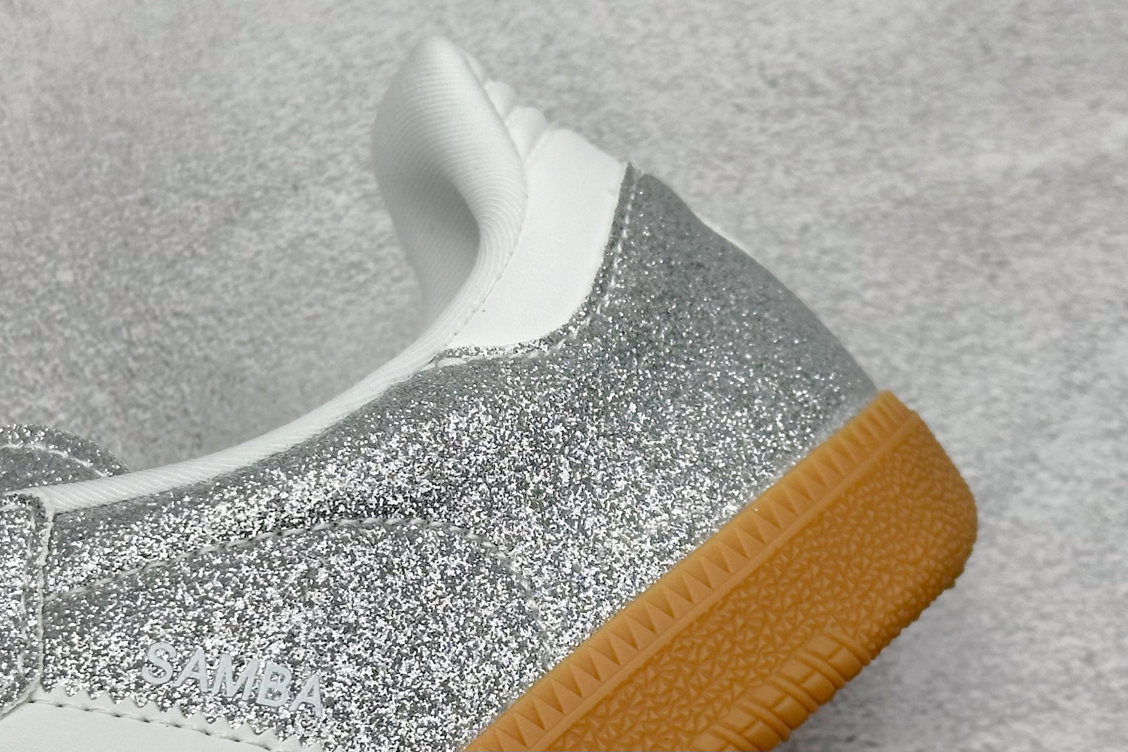 140 Adidas Originals Samba 阿迪达斯三叶草 桑巴舞系列绅士德训足球风百搭低帮休闲运动板鞋 KI6264