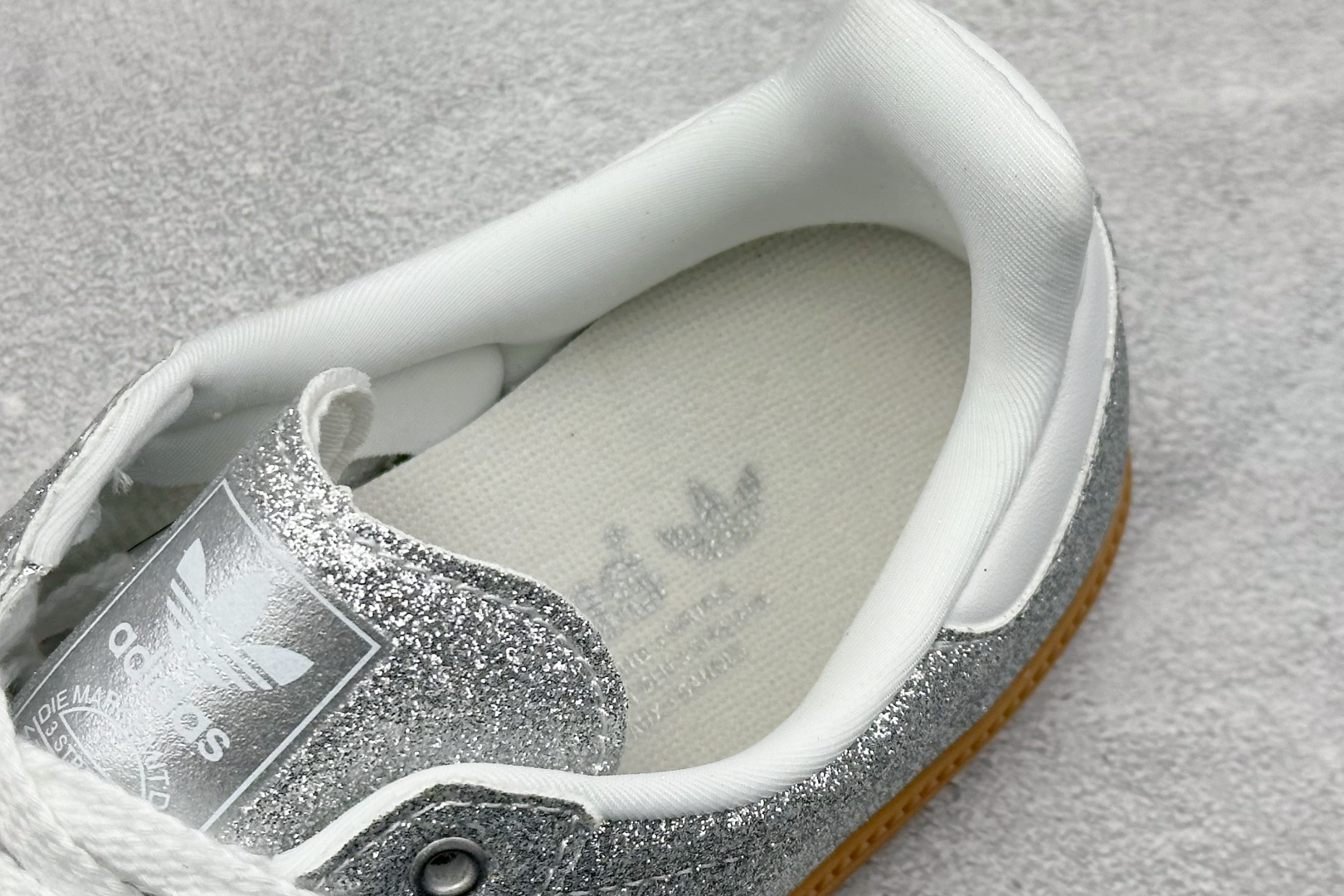 140 Adidas Originals Samba 阿迪达斯三叶草 桑巴舞系列绅士德训足球风百搭低帮休闲运动板鞋 KI6264