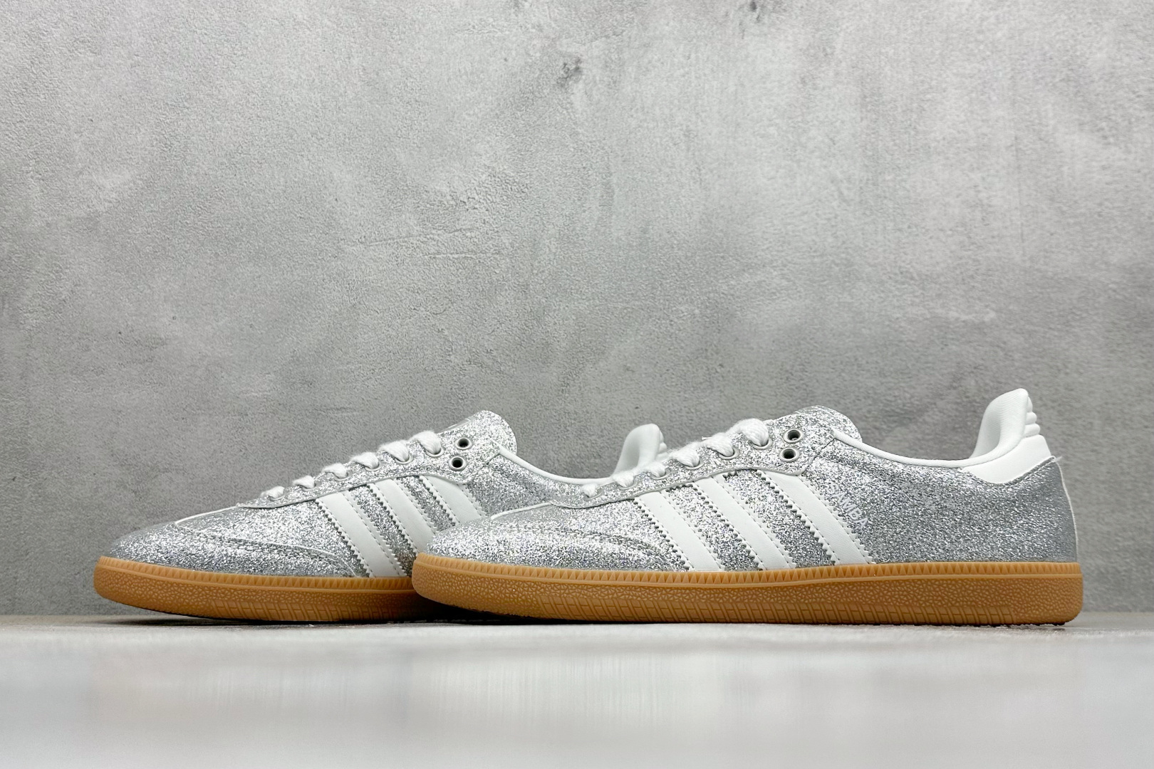 140 Adidas Originals Samba 阿迪达斯三叶草 桑巴舞系列绅士德训足球风百搭低帮休闲运动板鞋 KI6264
