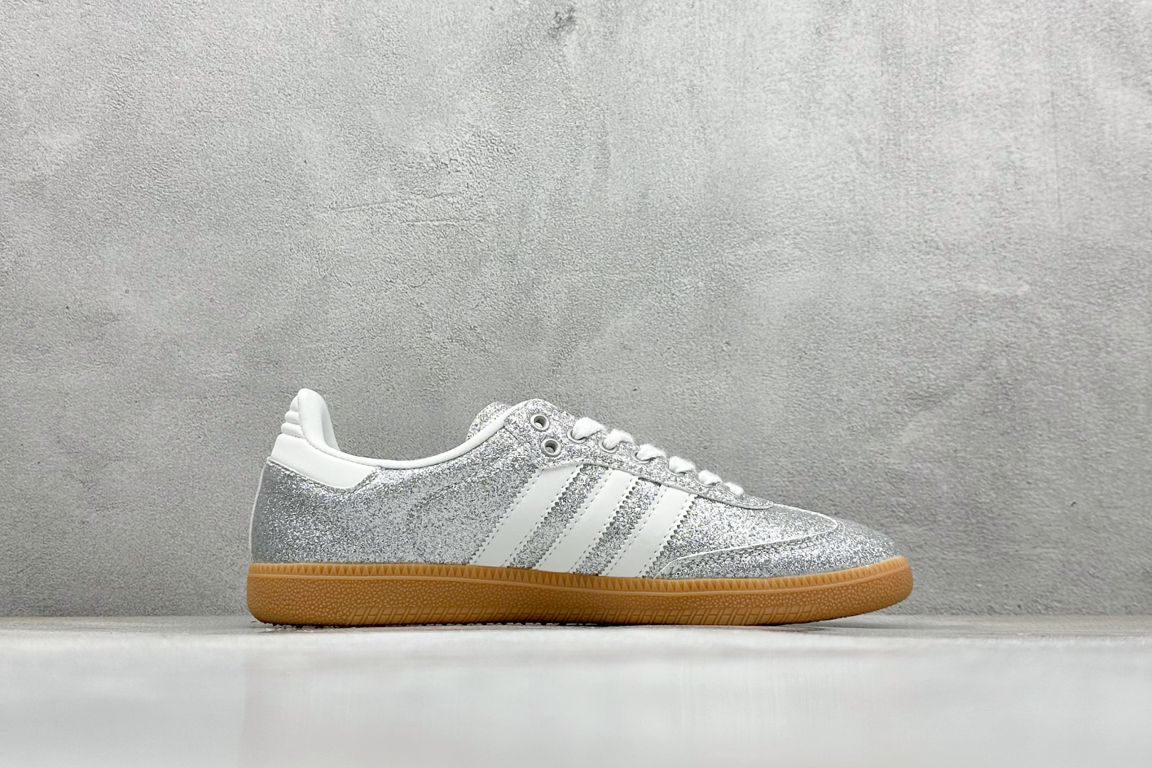 140 Adidas Originals Samba 阿迪达斯三叶草 桑巴舞系列绅士德训足球风百搭低帮休闲运动板鞋 KI6264