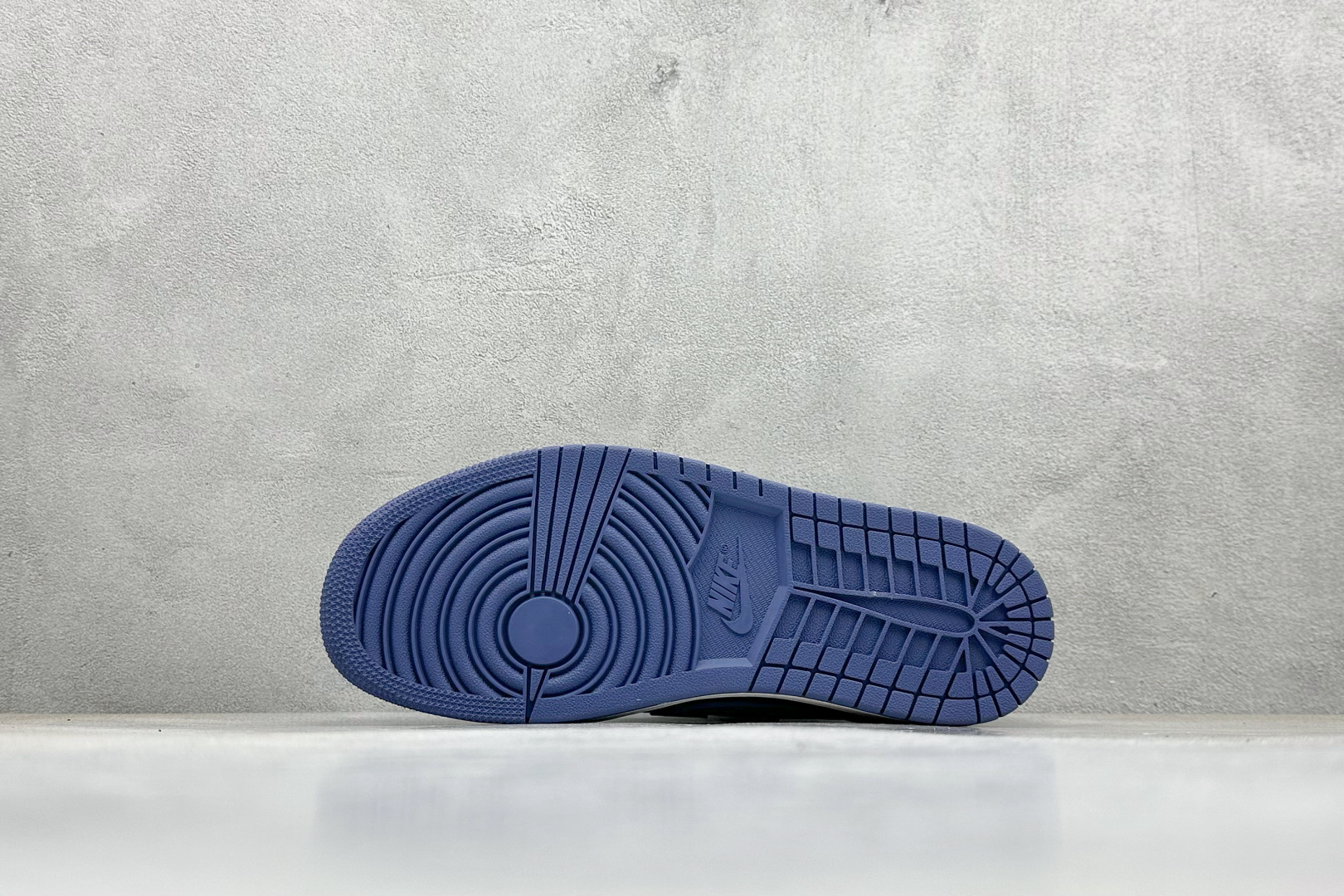 新F版Fragment x TS x Air Jordan 1 Low 三方联名低帮倒勾板鞋 DM7866-040-High Quatity Cheap Brand wholesale wholesaler seller Clothes Bags handbags Sneakers Top Fashion Clothing Shoes from China Factory Chinese suppliers best Quality Beautiful Price 新F版Fragment x TS x Air Jordan 1 Low 三方联名低帮倒勾板鞋 DM7866-040