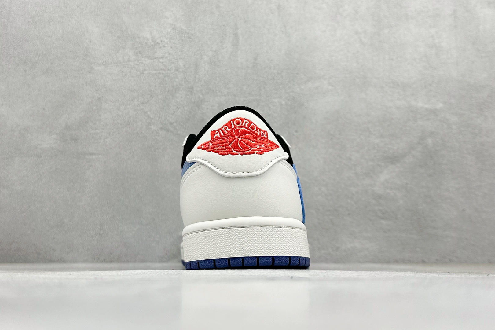 新F版Fragment x TS x Air Jordan 1 Low 三方联名低帮倒勾板鞋 DM7866-040-High Quatity Cheap Brand wholesale wholesaler seller Clothes Bags handbags Sneakers Top Fashion Clothing Shoes from China Factory Chinese suppliers best Quality Beautiful Price 新F版Fragment x TS x Air Jordan 1 Low 三方联名低帮倒勾板鞋 DM7866-040