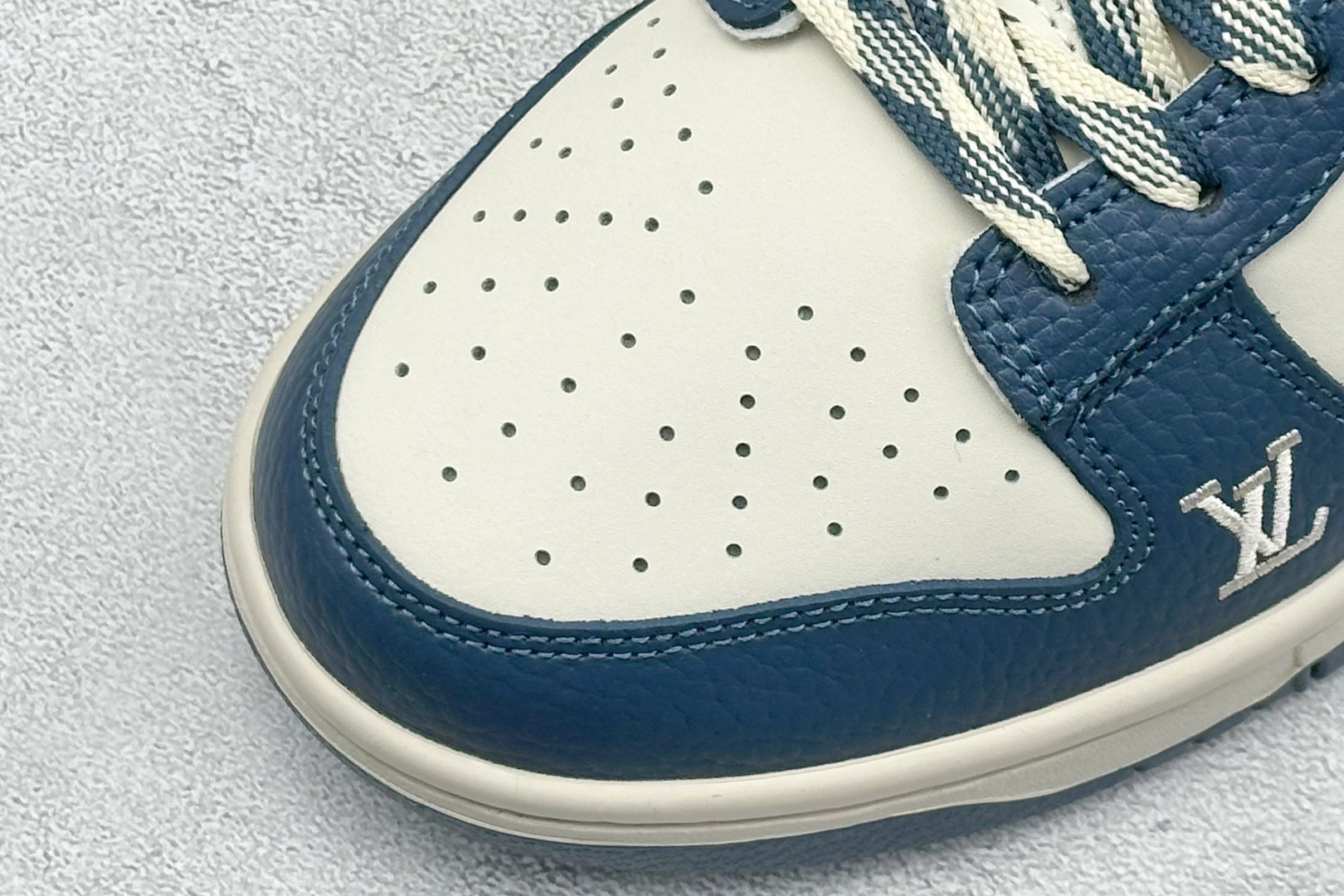 280 SC版Nike SB Dunk Low LV联名 奶灰深蓝 高端定制 低帮休闲板鞋 SC0601-477