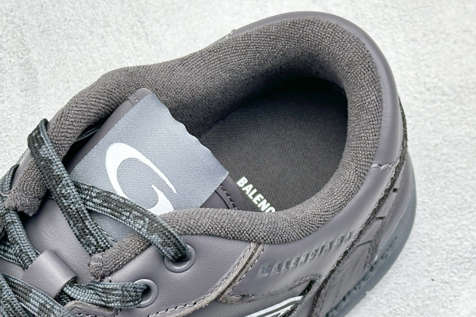 400 OK版Balenciaga Hamptons Worn-Out 巴黎世家十八18代 涤纶（聚酯纤维）牛皮革 圆头系带 低帮 生活休闲鞋板鞋