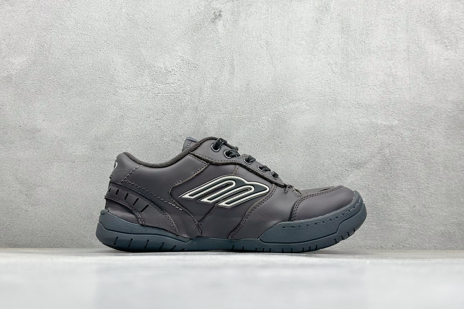 400 OK版Balenciaga Hamptons Worn-Out 巴黎世家十八18代 涤纶（聚酯纤维）牛皮革 圆头系带 低帮 生活休闲鞋板鞋