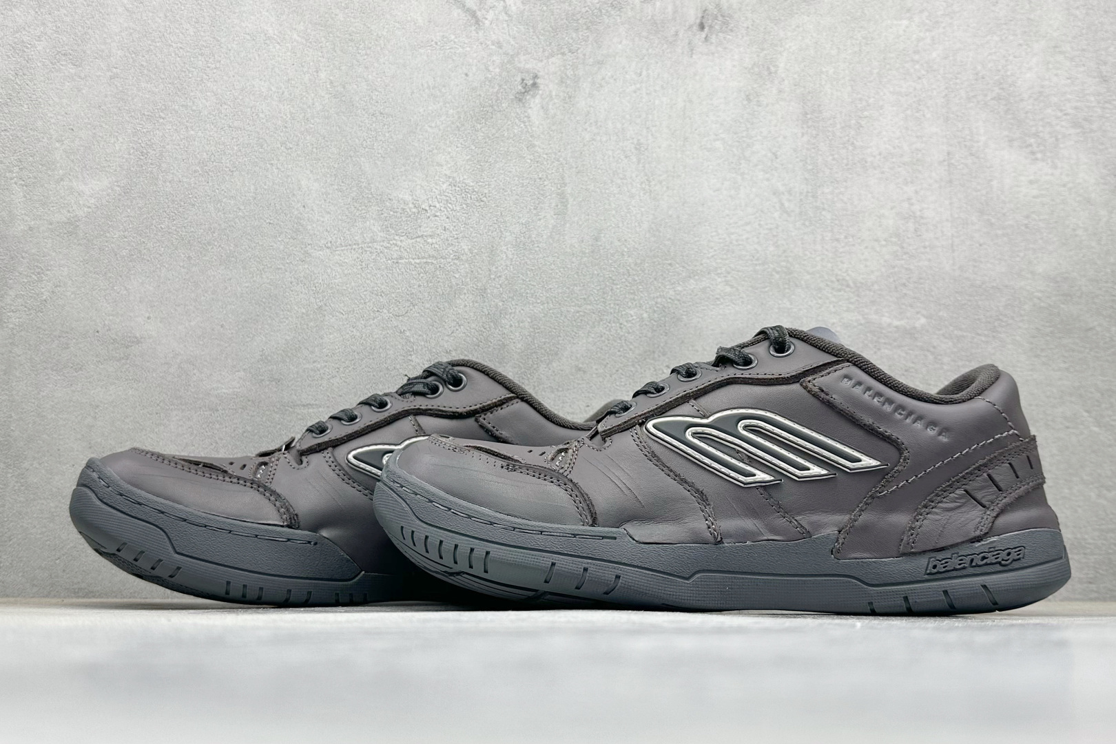 400 OK版Balenciaga Hamptons Worn-Out 巴黎世家十八18代 涤纶（聚酯纤维）牛皮革 圆头系带 低帮 生活休闲鞋板鞋