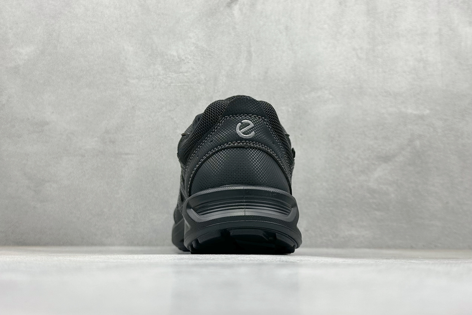 220 爱步/ECCO Terracruise Light Gtx 陆地巡洋系列低帮徒步户外露营百搭休闲运动鞋“网布全黑” 825784-517