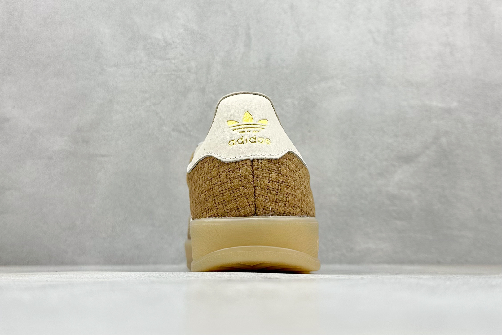180 Adidas originals GAZELLE INDOOR 棕色 JR8851-Chinese UA Cheap High Quatity Brand Clothes Bags handbags Sneakers wholesale wholesaler seller from China Factory suppliers Fashion Clothing Shoes best Quality Beautiful Price 180 Adidas originals GAZELLE INDOOR 棕色 JR8851