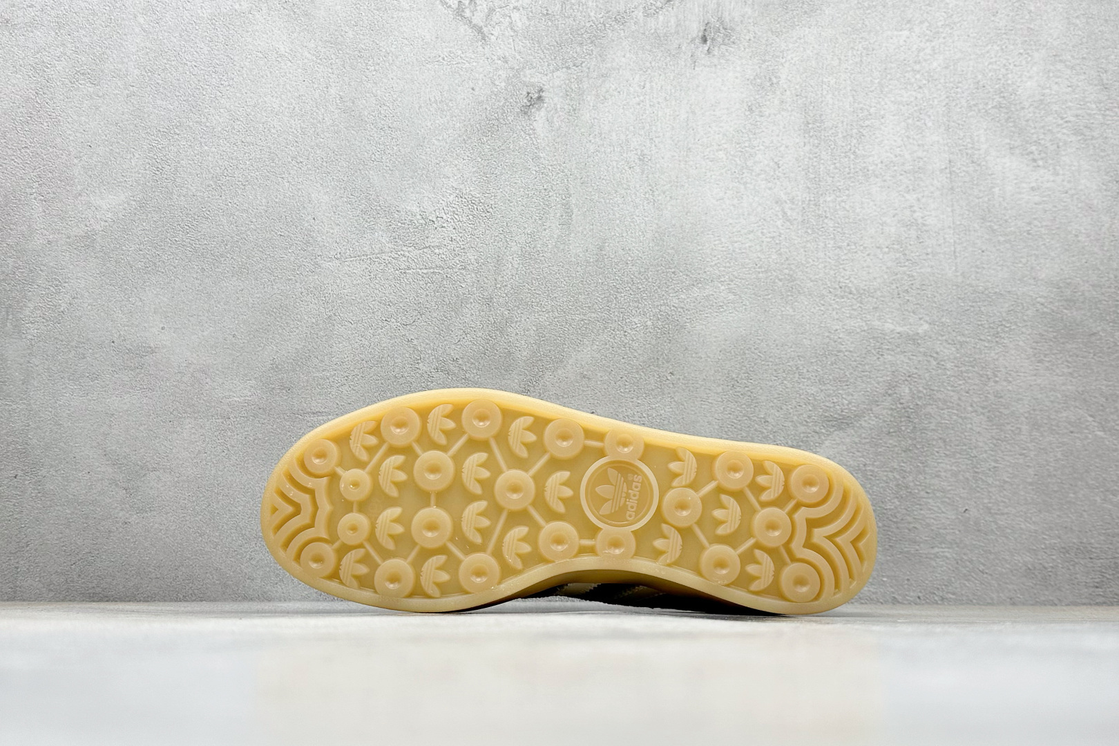 180 Adidas originals GAZELLE INDOOR 棕色 JR8851-Chinese UA Cheap High Quatity Brand Clothes Bags handbags Sneakers wholesale wholesaler seller from China Factory suppliers Fashion Clothing Shoes best Quality Beautiful Price 180 Adidas originals GAZELLE INDOOR 棕色 JR8851